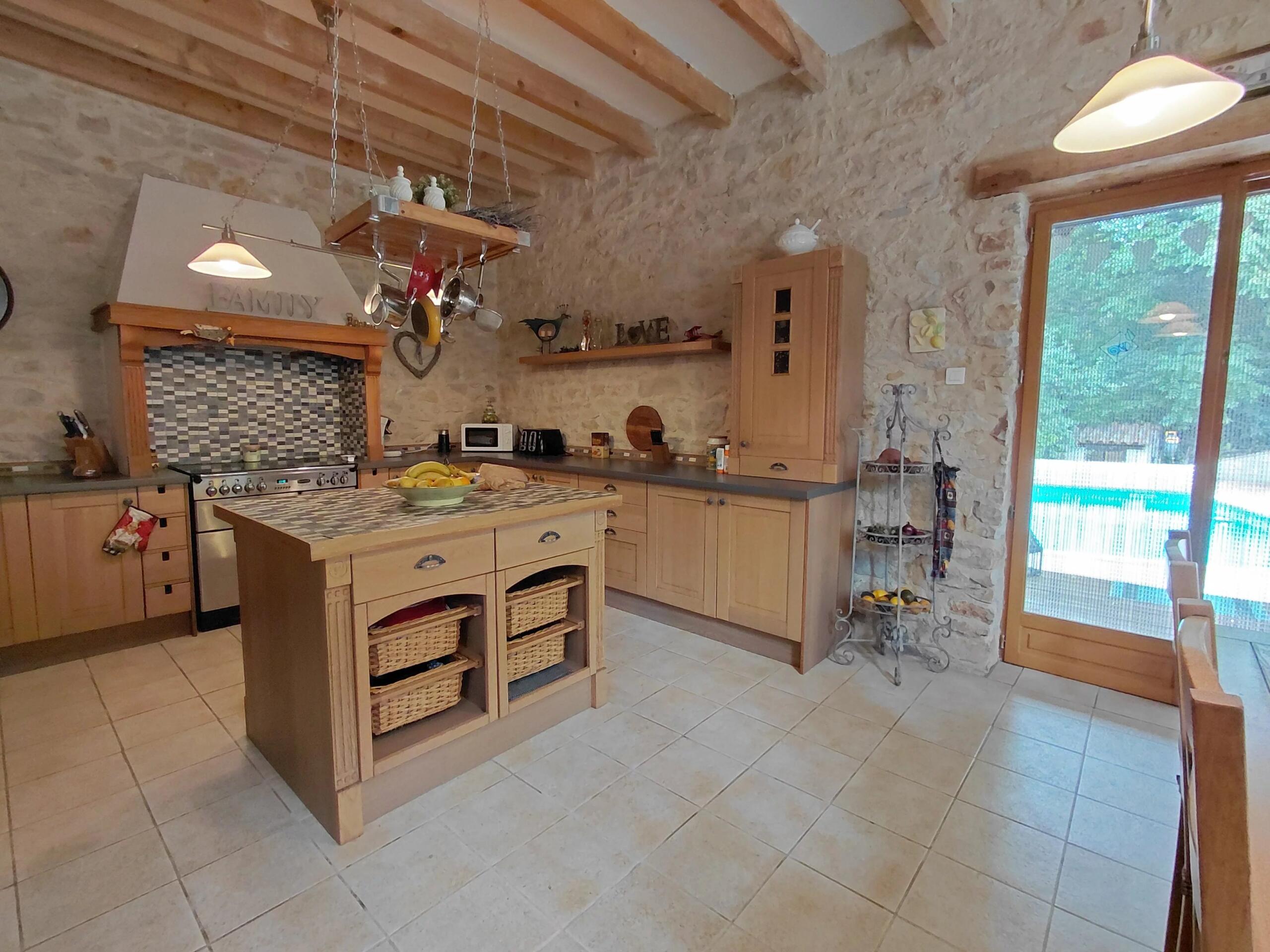 Charming 3-Bedroom Home with Pool in Puycelsi, Midi-Pyrénées – France – BVI85539