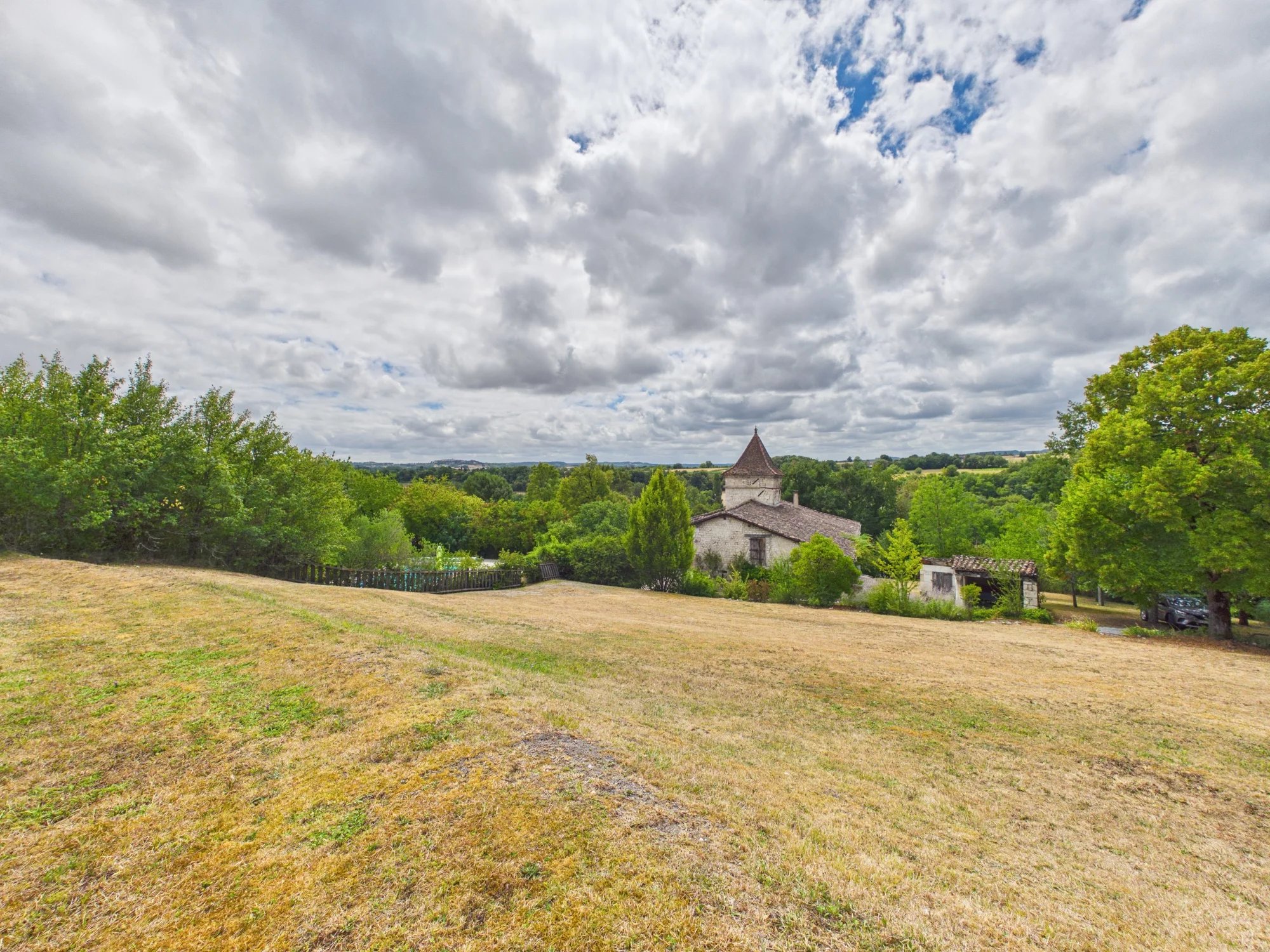 Exquisite Country Home with Views of Castelnau-de-Montmiral, Midi-Pyrénées – France – BVI86654
