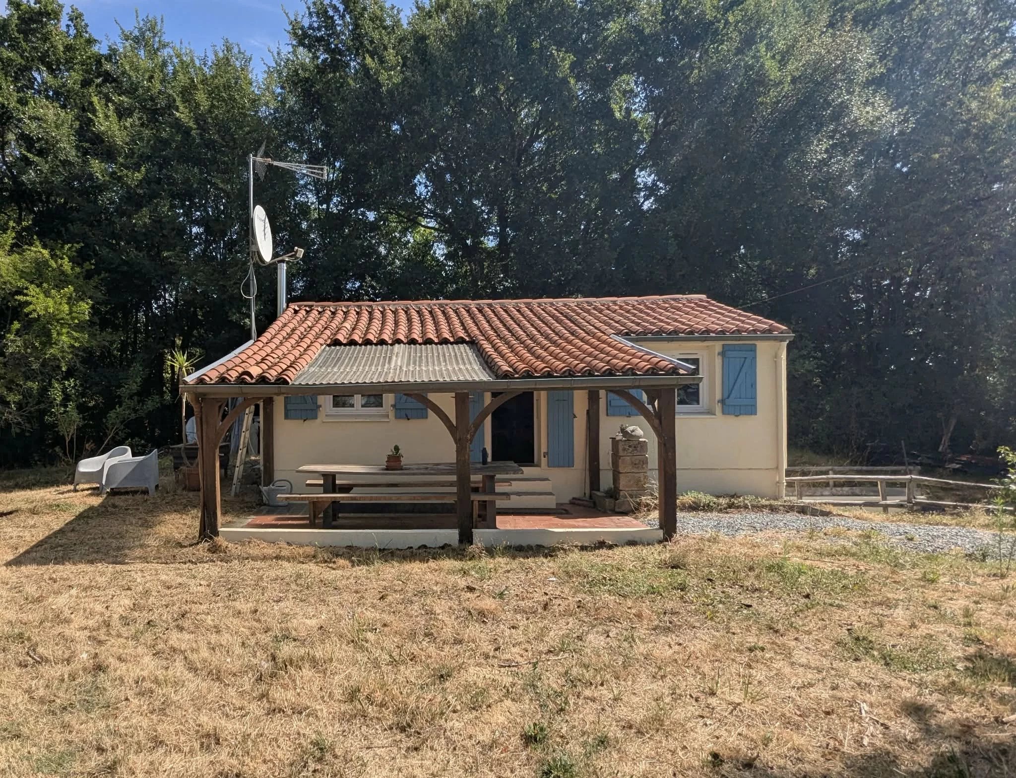 Charming One-Bedroom Cottage in a Peaceful Setting, Pays de la Loire – France – BVI86713