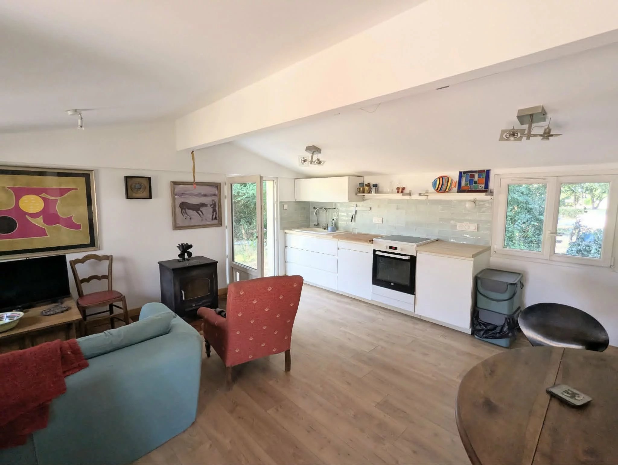 Charming One-Bedroom Cottage in a Peaceful Setting, Pays de la Loire – France – BVI86713