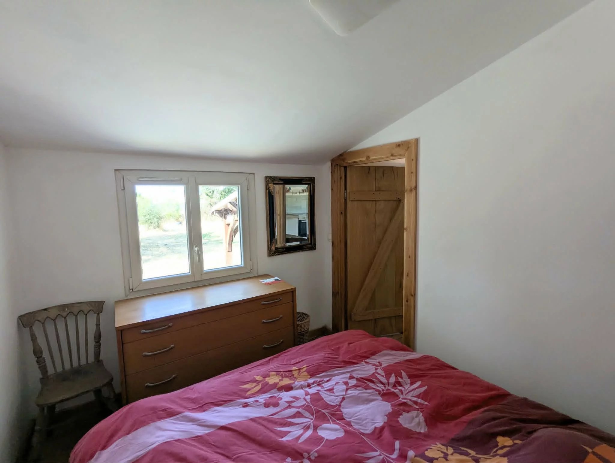 Charming One-Bedroom Cottage in a Peaceful Setting, Pays de la Loire – France – BVI86713
