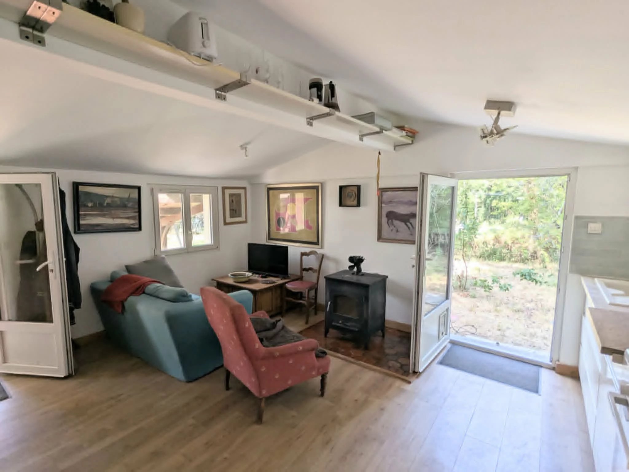 Charming One-Bedroom Cottage in a Peaceful Setting, Pays de la Loire – France – BVI86713
