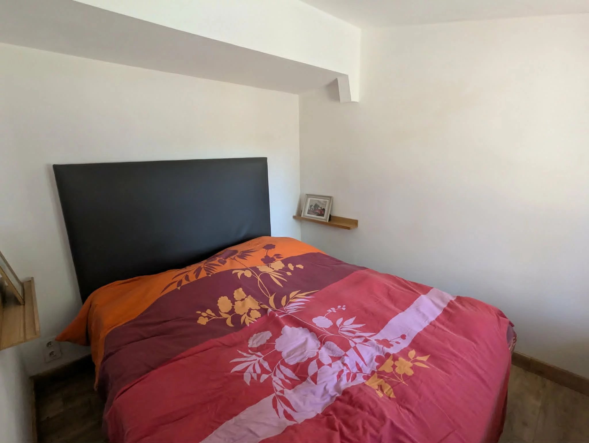 Charming One-Bedroom Cottage in a Peaceful Setting, Pays de la Loire – France – BVI86713