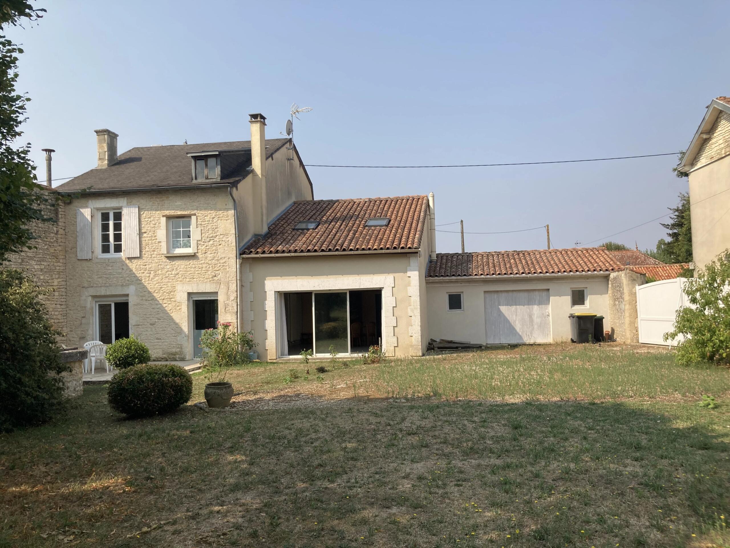Semi-detached village house with spacious living areas, Aquitaine – France – BVI81541