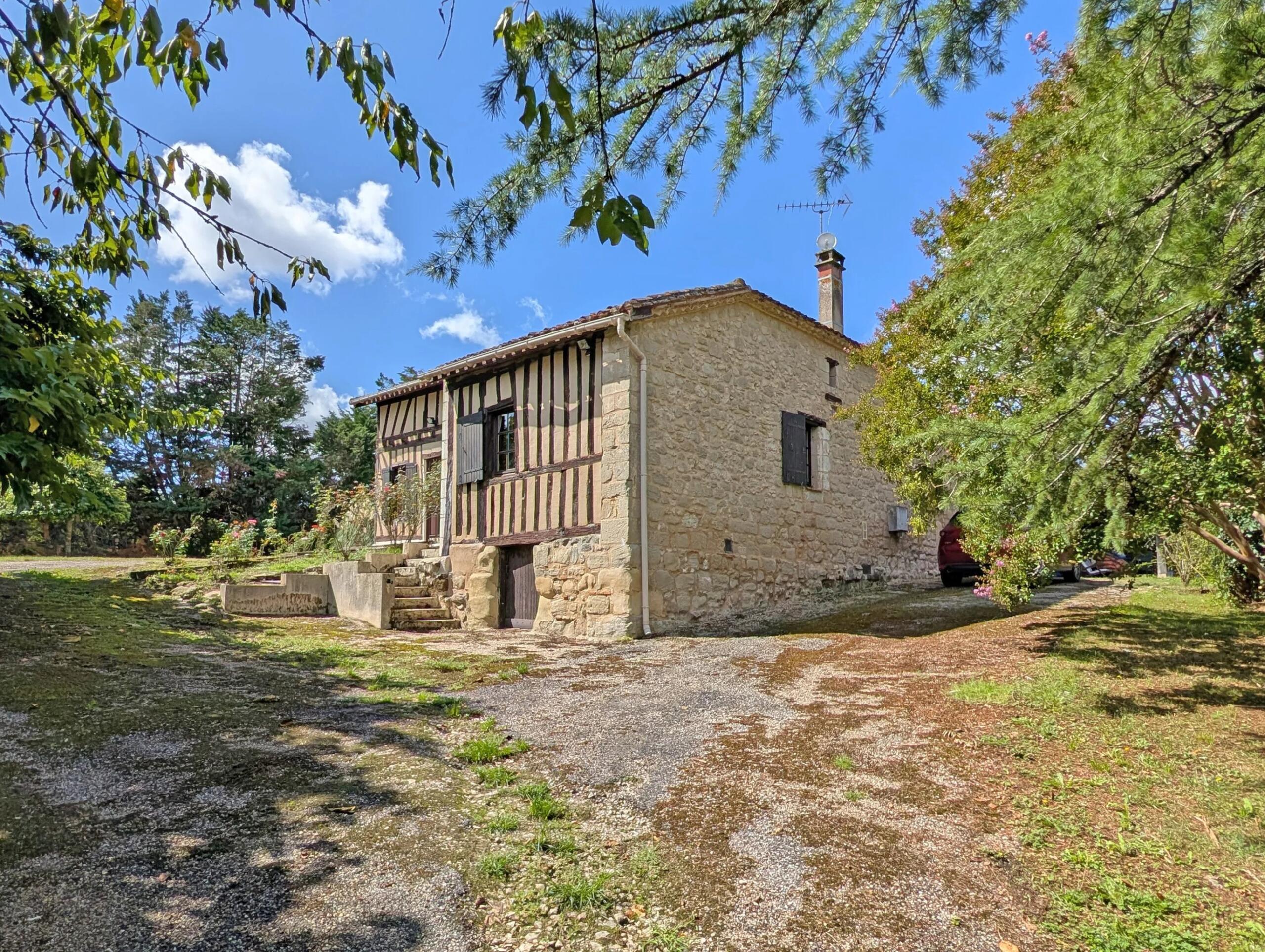 Character two bedroom stone house with pool and guest annexe, Aquitaine – France – BVI82954