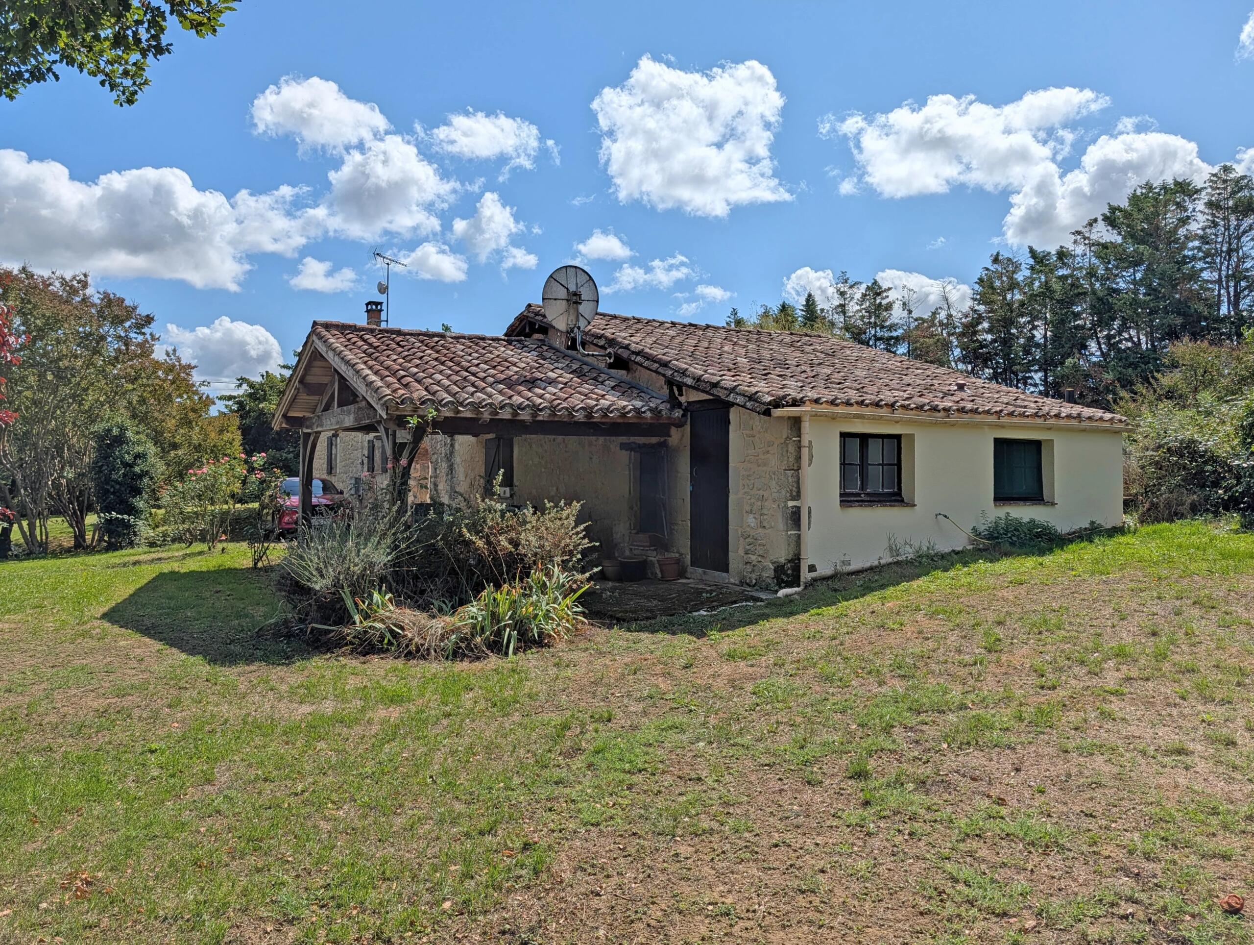 Character two bedroom stone house with pool and guest annexe, Aquitaine – France – BVI82954