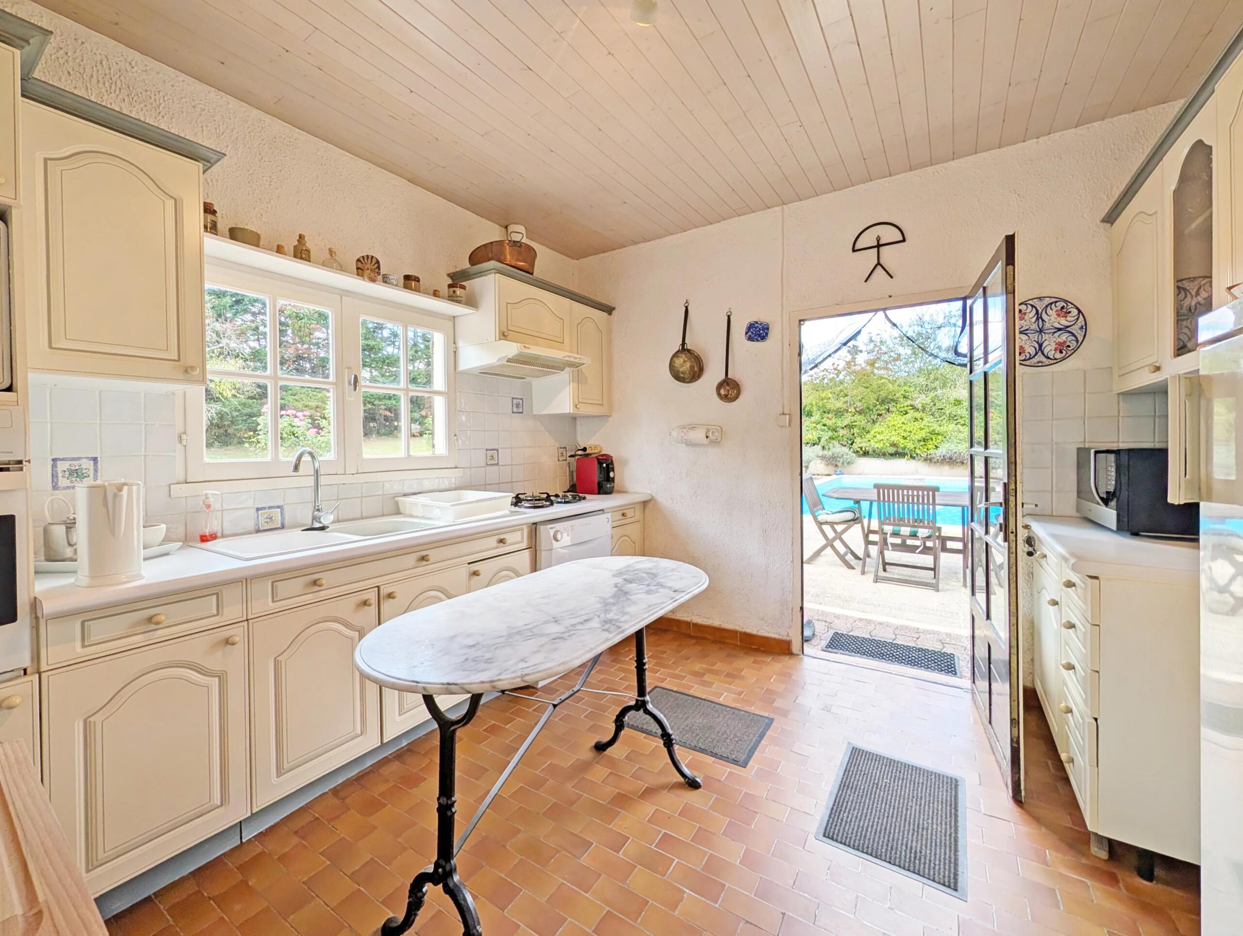 Character two bedroom stone house with pool and guest annexe, Aquitaine – France – BVI82954