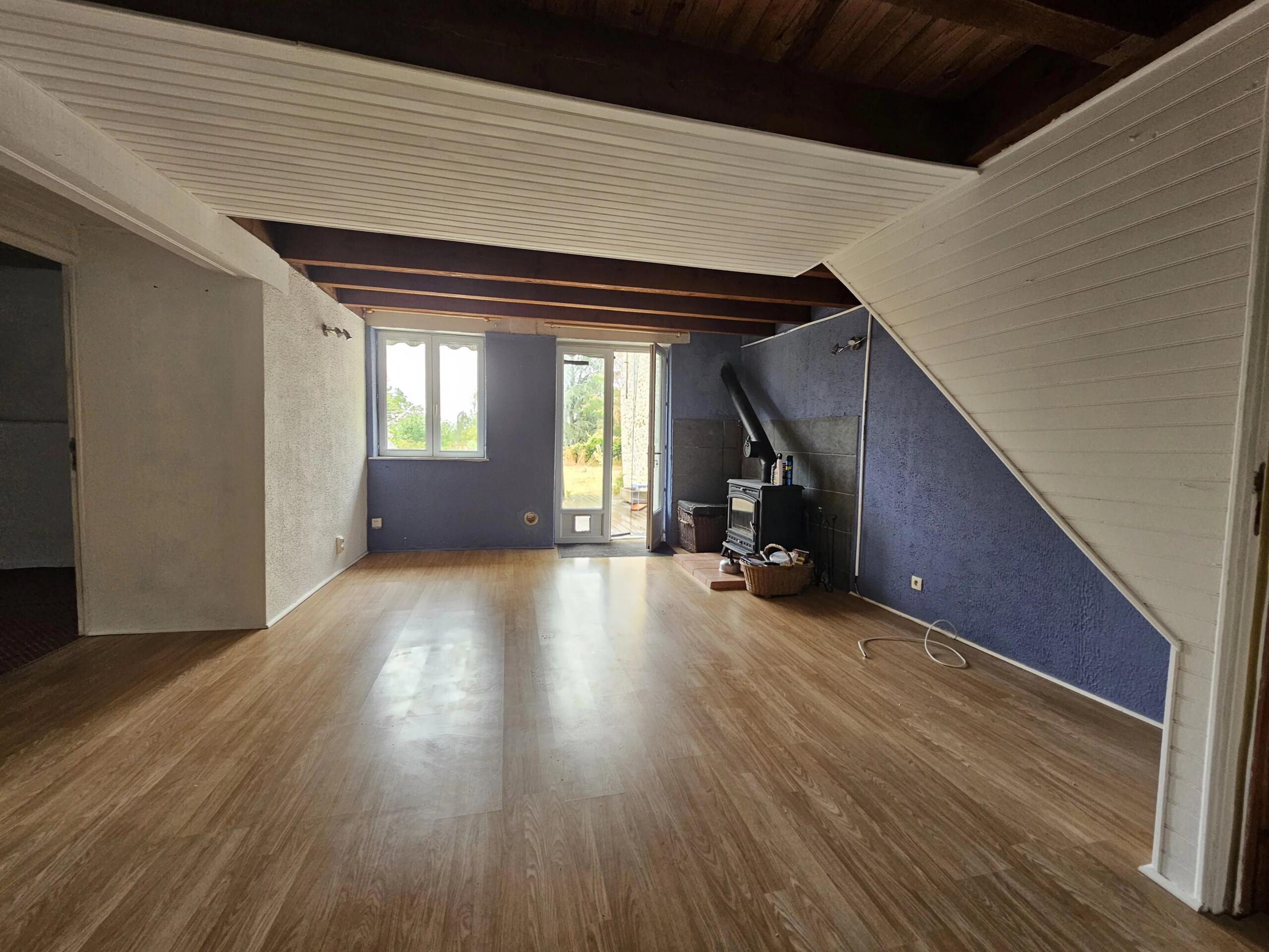 Detached Hamlet Home with Attached Barn and Excellent Potential, Poitou-Charentes – France – BVI86502