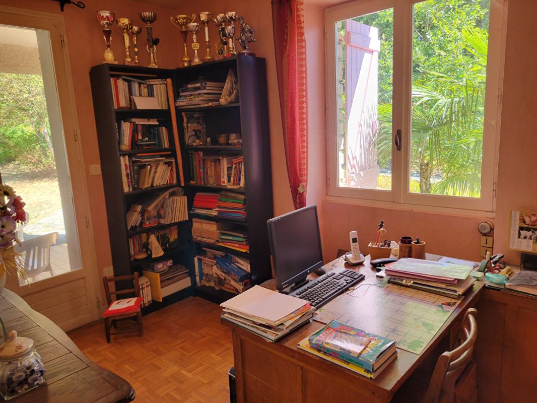 8 bedroom propriete in Vailhourles, Aveyron, France