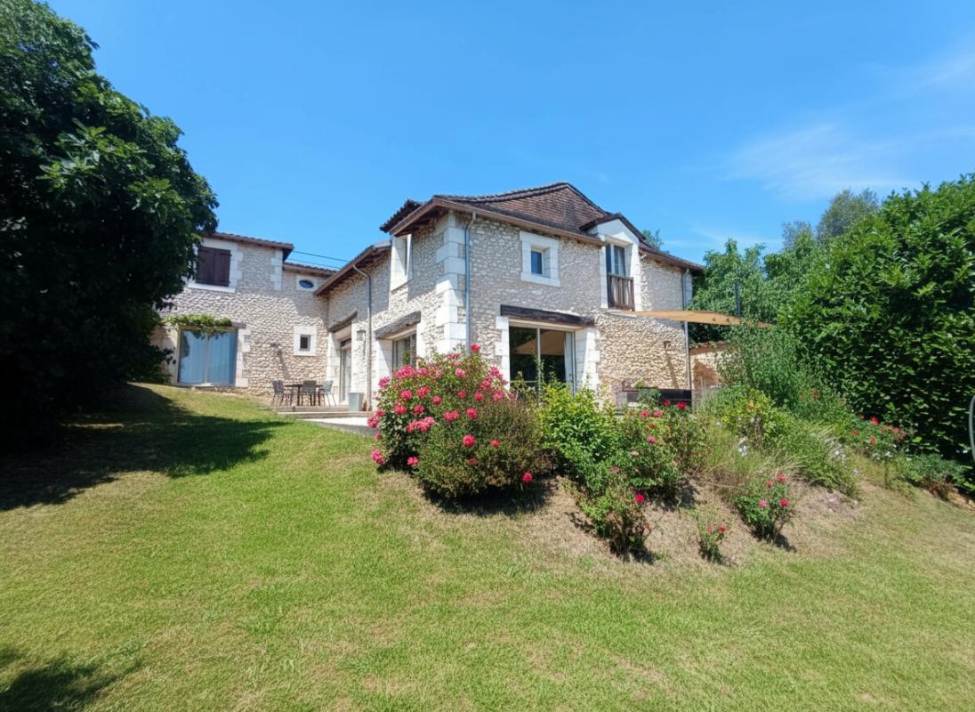 4 bedroom maison in Neuvic, Dordogne, France