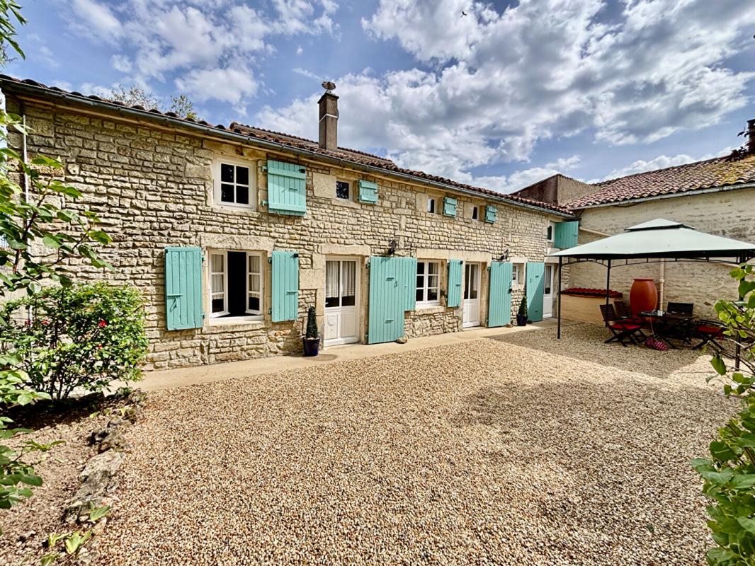 2 bedroom maison en pierres in Villefagnan, Charente, France