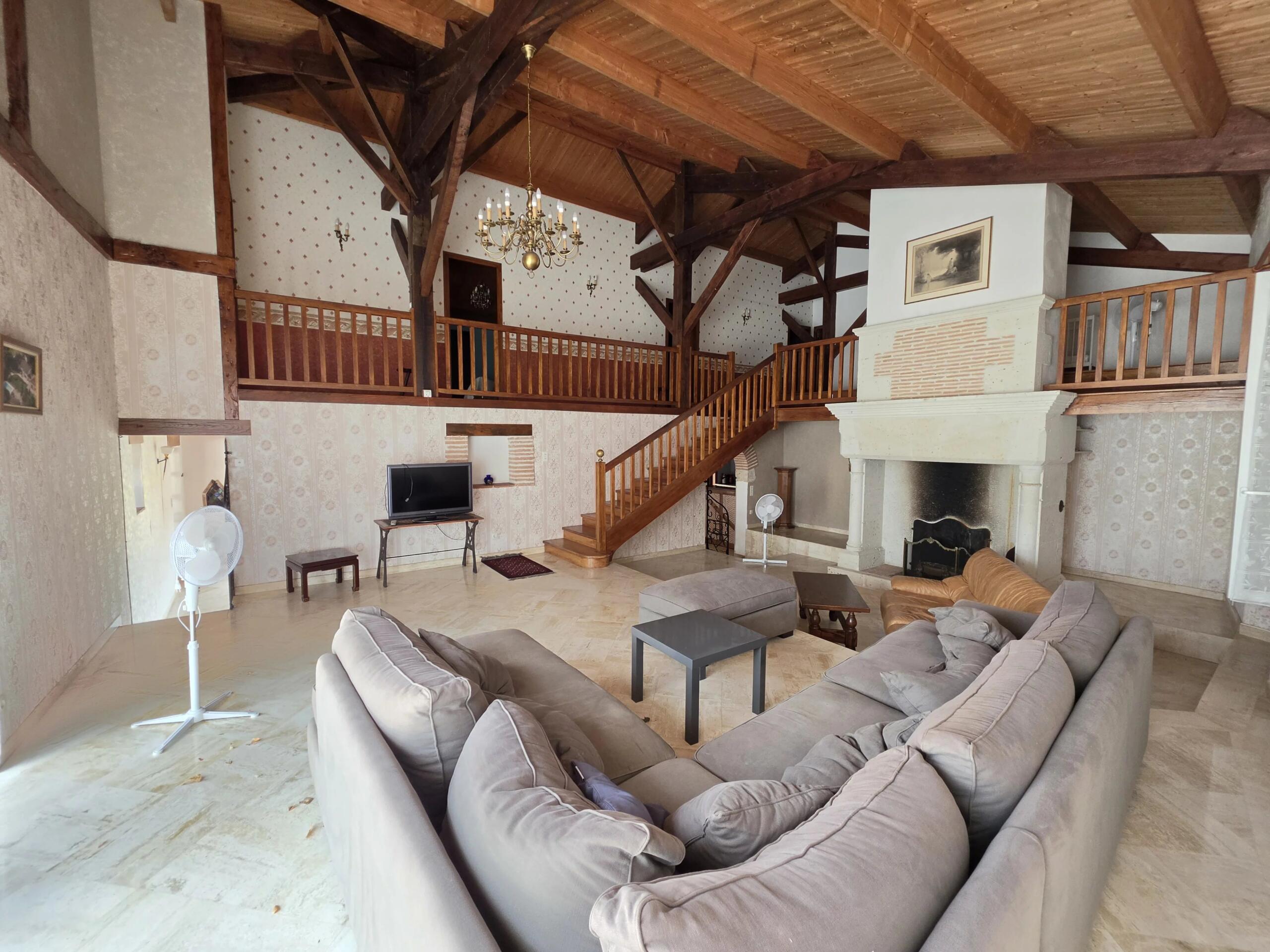 Charming Stone Property with Guest House, Swimming Pool and 2.5 Acres near Montaigu-de-Quercy, South West France, Midi-Pyrénées – France – BVI86642