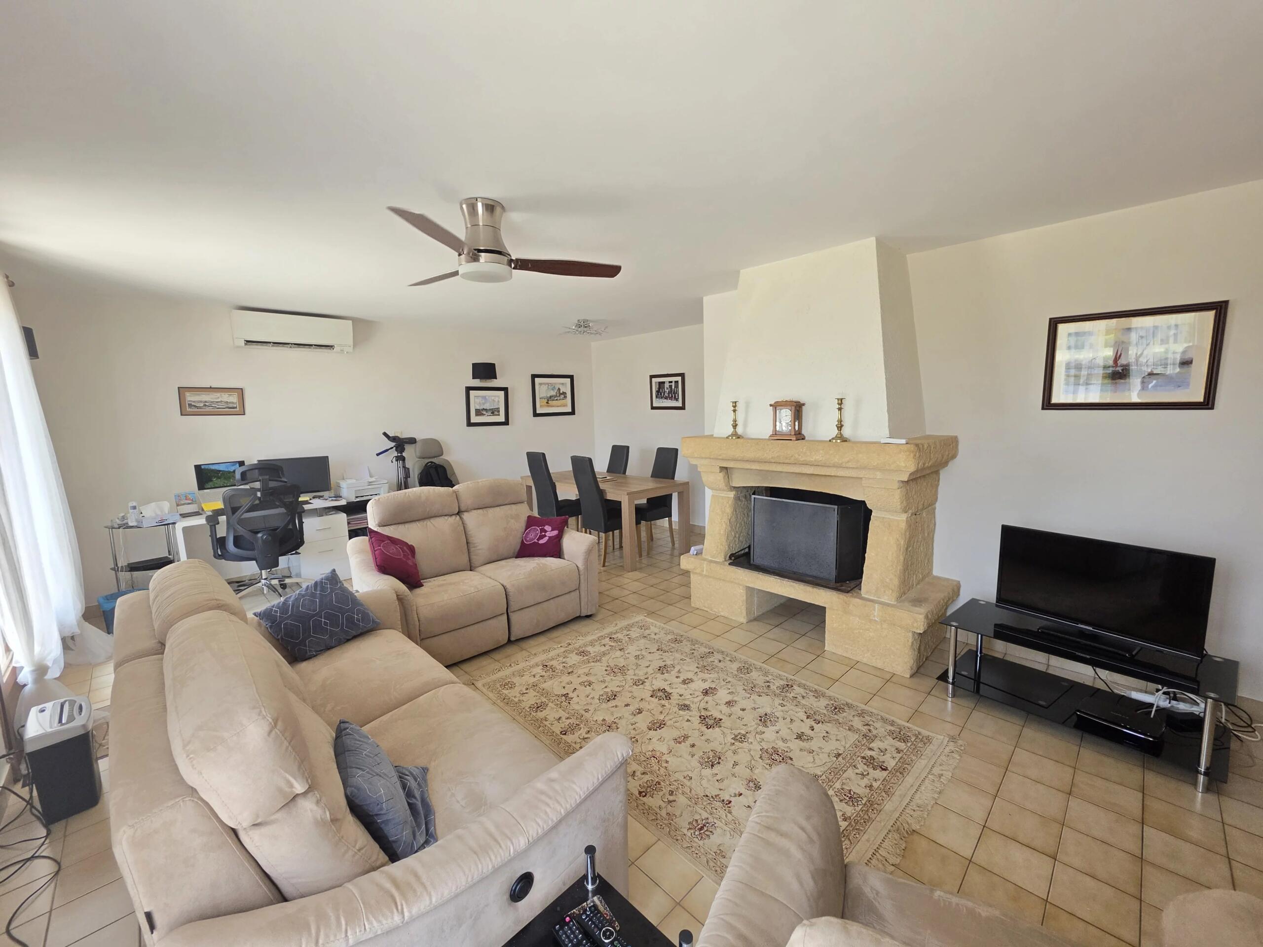 Single-Storey House with Swimming Pool, Garage and Enclosed Garden near Montaigu-de-Quercy, Tarn-et-Garonne, Midi-Pyrénées – France – BVI86641