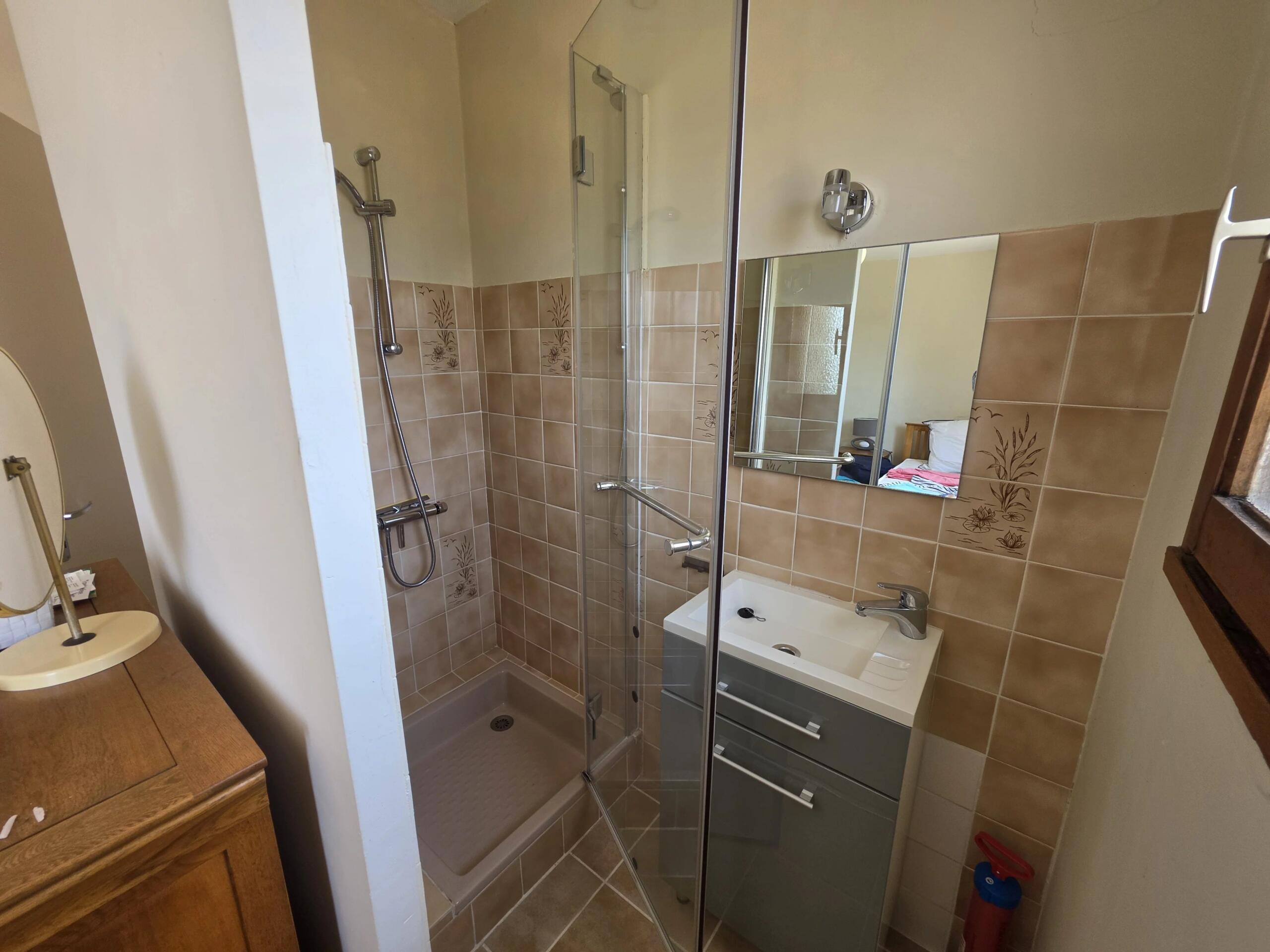 Single-Storey House with Swimming Pool, Garage and Enclosed Garden near Montaigu-de-Quercy, Tarn-et-Garonne, Midi-Pyrénées – France – BVI86641