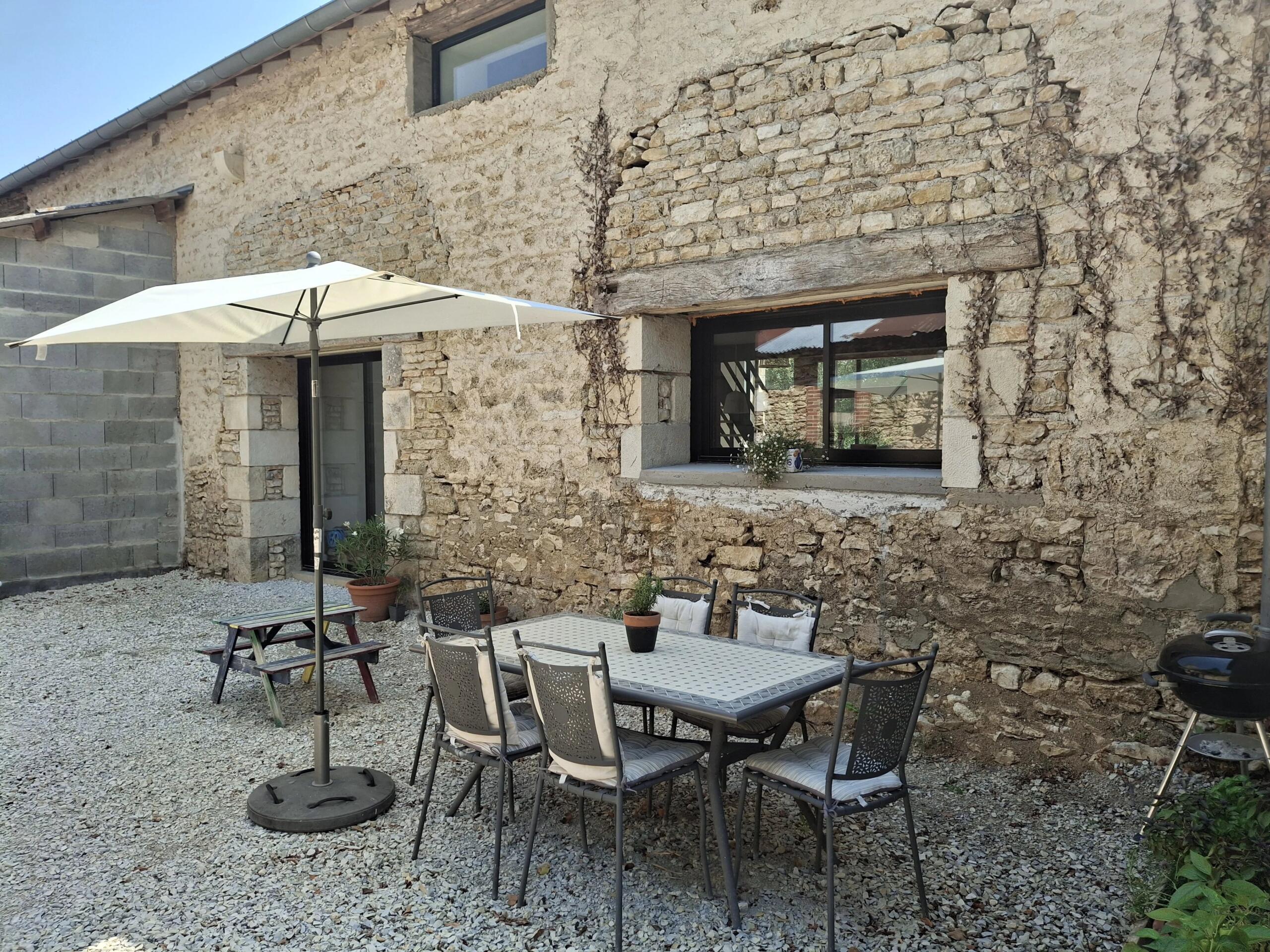 Stunning barn conversion combining character and modern features, Poitou-Charentes – France – BVI86116