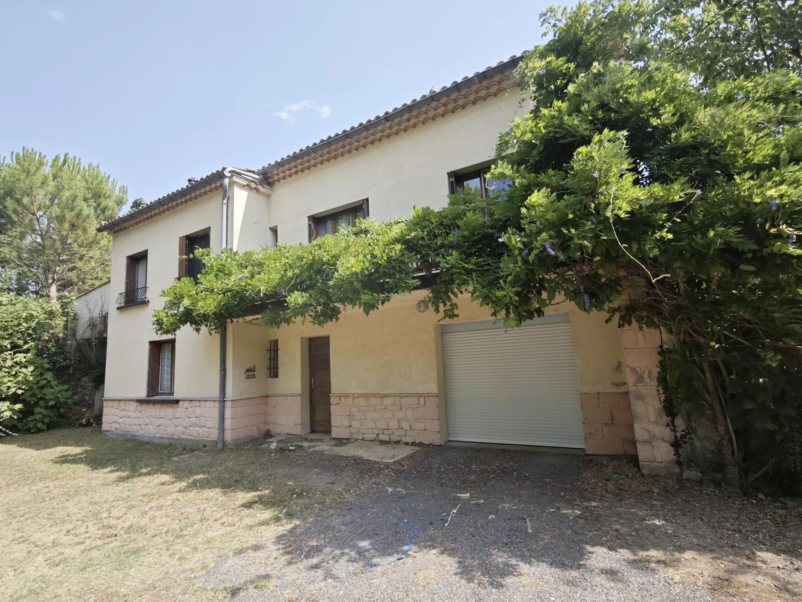 Detached 3-Bedroom Home with Large Garden – Walking Distance to Amenities, Languedoc-Roussillon – France – BVI86172