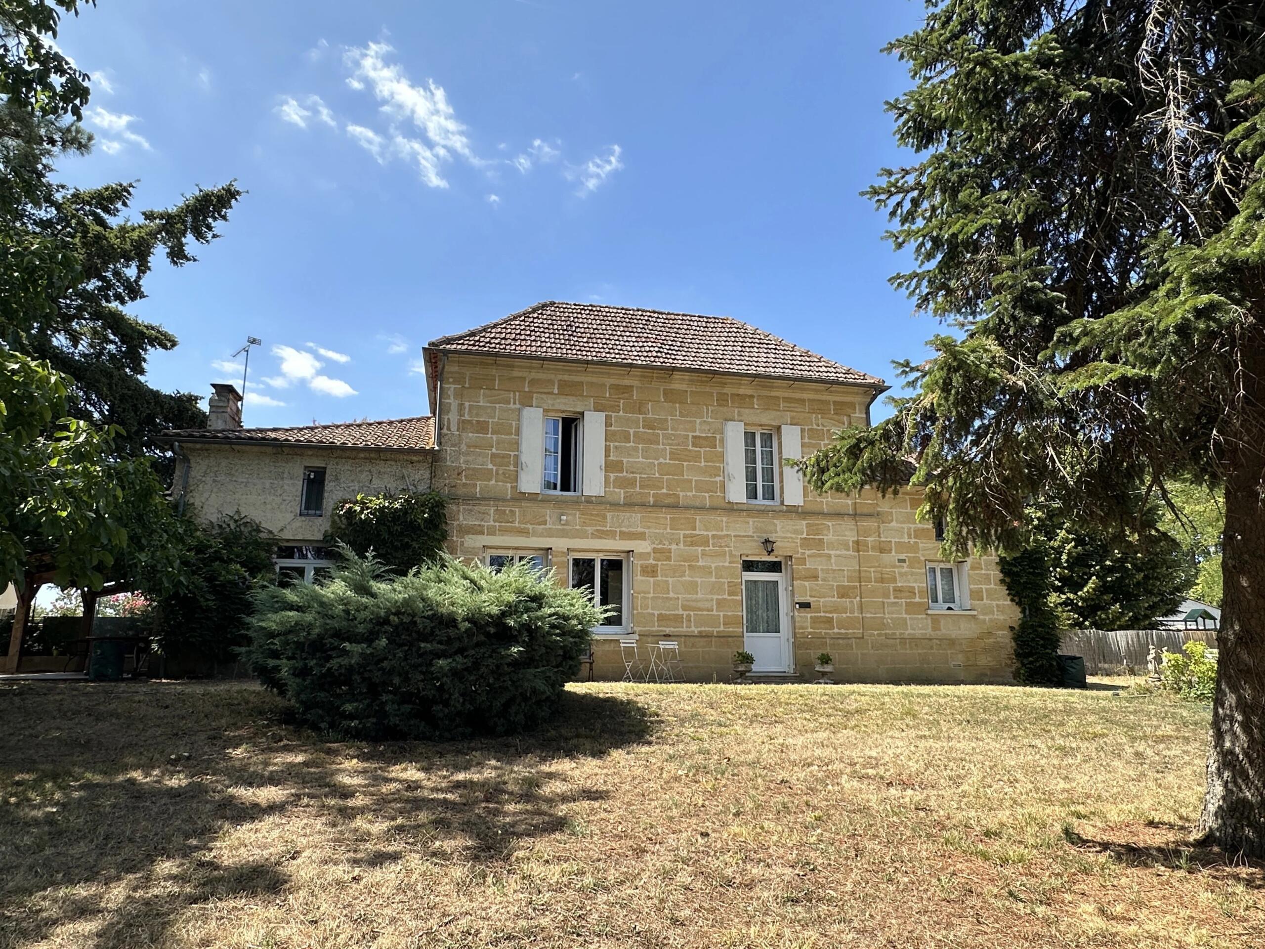 Charming 4 bed Manor House in Beautiful Landscaped Grounds, Close to Saint-Émilion, Aquitaine – France – BVI82967