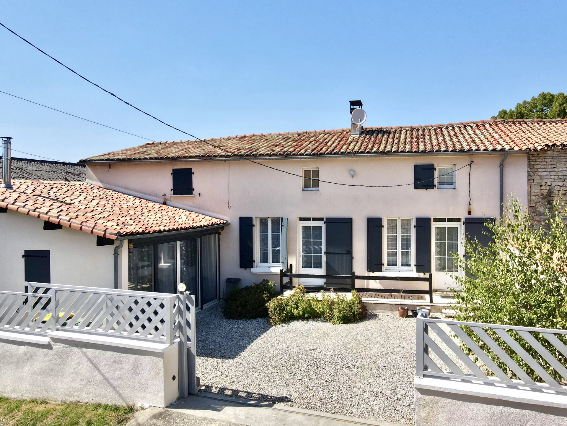 Beautifully Renovated Character Home with Stunning Kitchen, Enclosed Garden and 4 Bedrooms, Poitou-Charentes – France – BVI86138