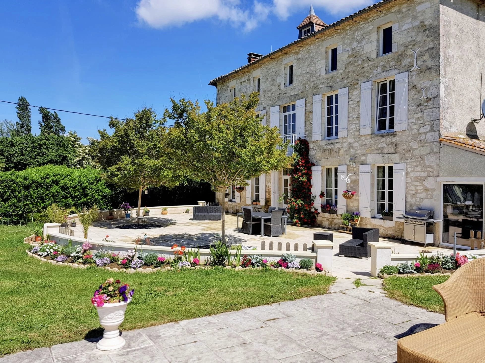 Elegant Maison de Maitre with Heated Pool and Parkland Gardens – Dordogne, Aquitaine – France – BVI86546
