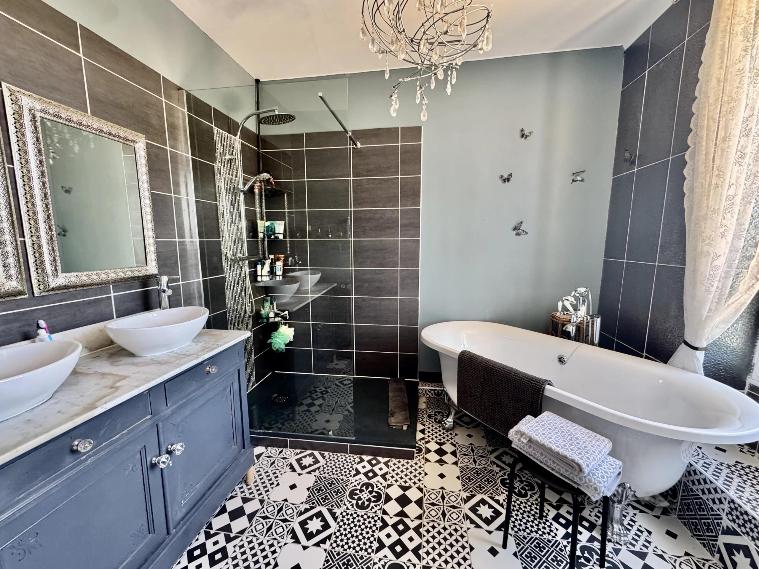 Elegant Maison de Maitre with Heated Pool and Parkland Gardens – Dordogne, Aquitaine – France – BVI86546