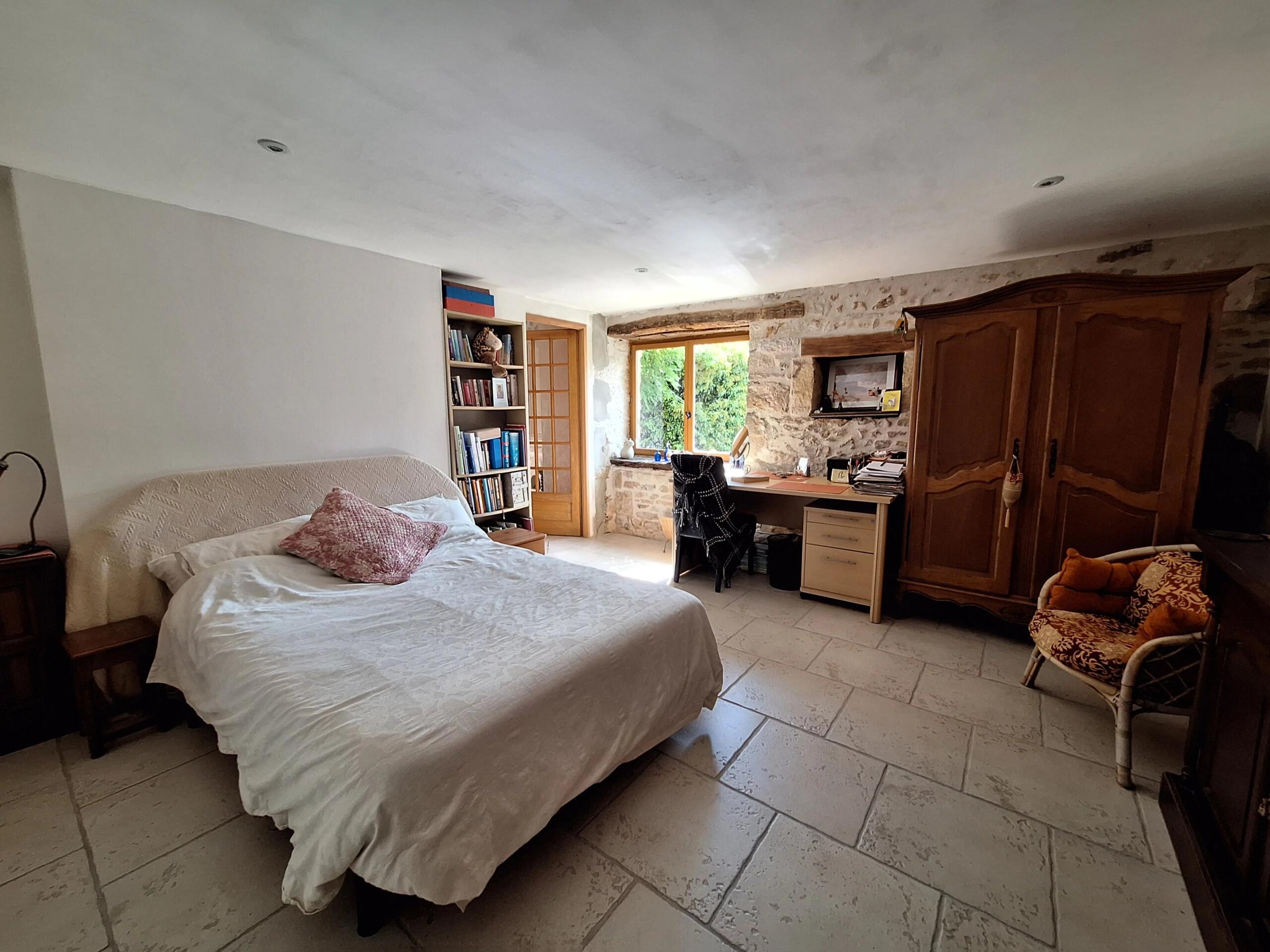 Delightful character property in a quiet hamlet, Poitou-Charentes – France – BVI85784