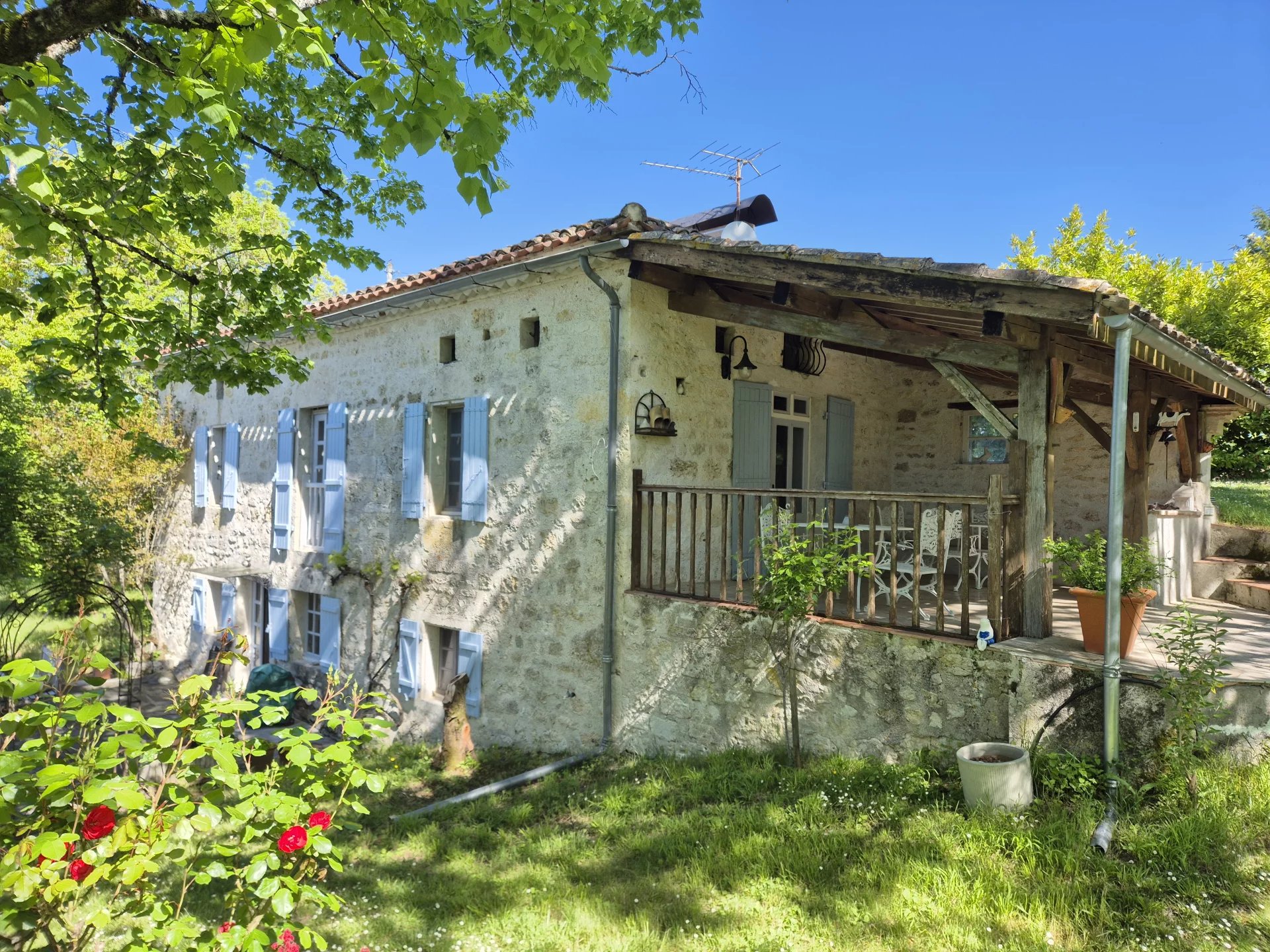 Character Stone Property with Two Houses, Swimming Pool and 1.2 Hectares near Montaigu-de-Quercy, South West France, Midi-Pyrénées – France – BVI80309
