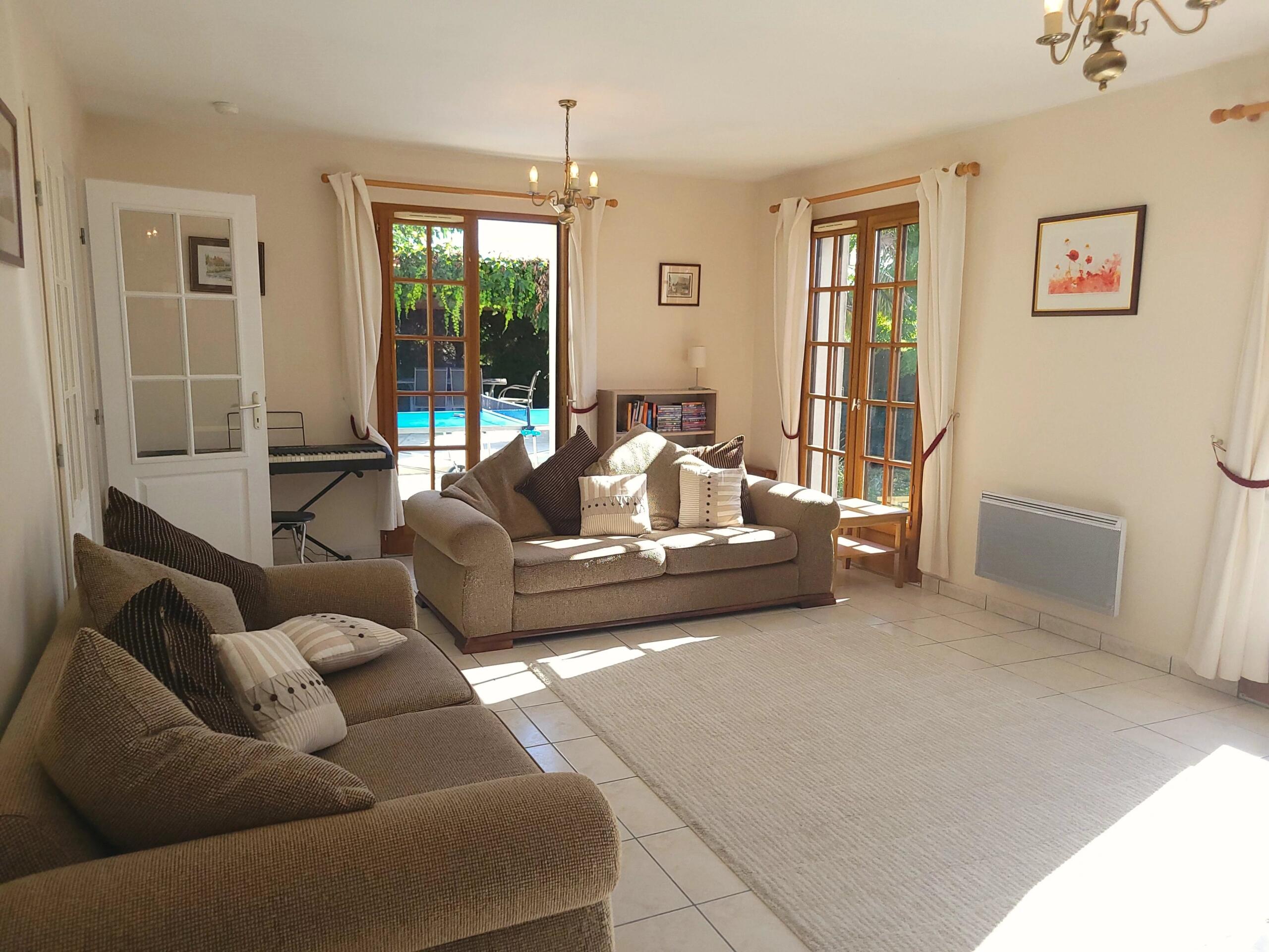 Immaculately presented 3-4 bedroom village home with pool, Aquitaine – France – BVI76830