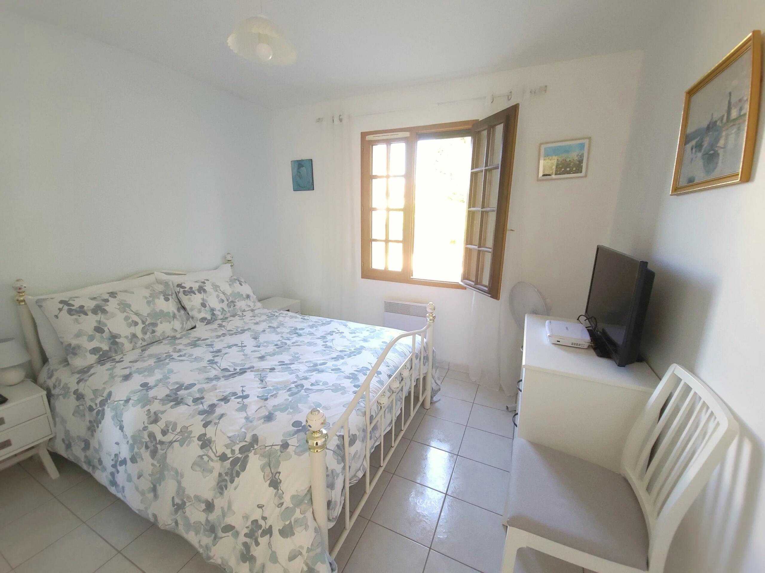 Immaculately presented 3-4 bedroom village home with pool, Aquitaine – France – BVI76830