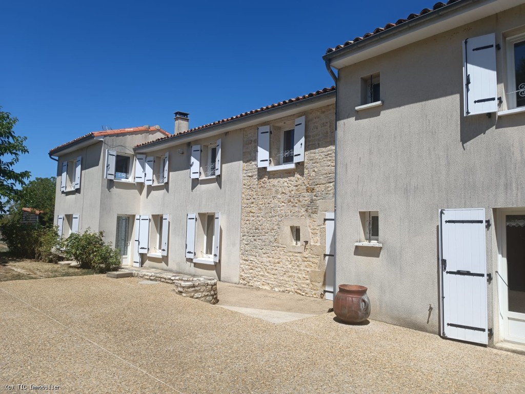 4 bedroom House in Ruffec, France – r7565