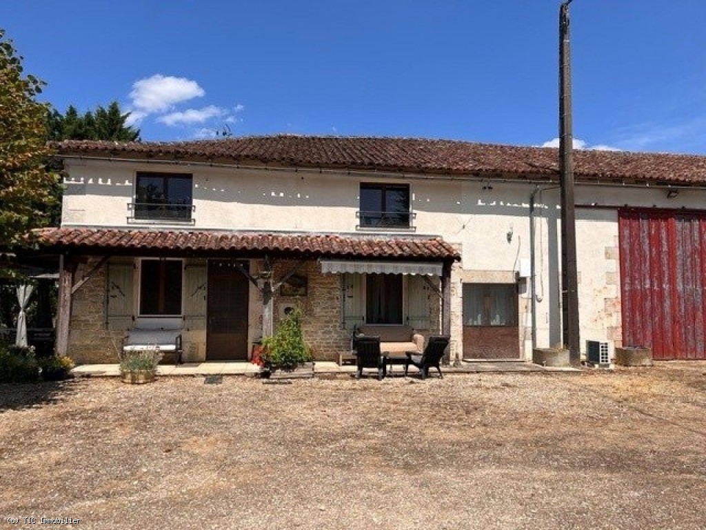8 bedroom House in Charroux, France – r7560
