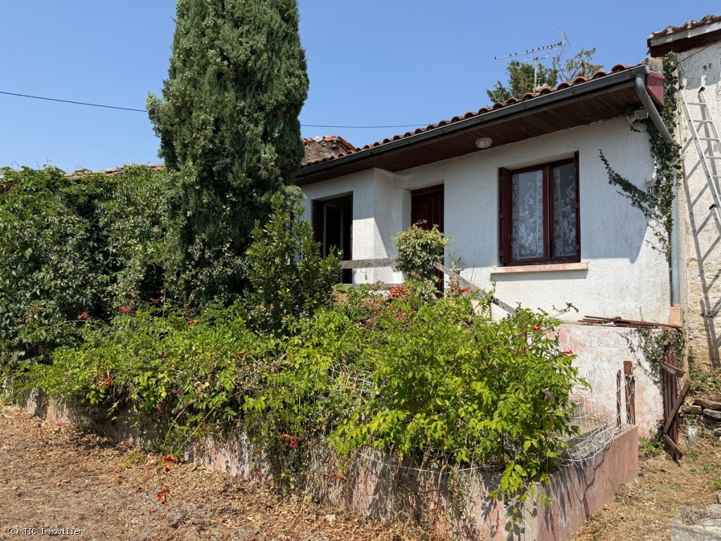 3 bedroom House in Aunac, France – r7558