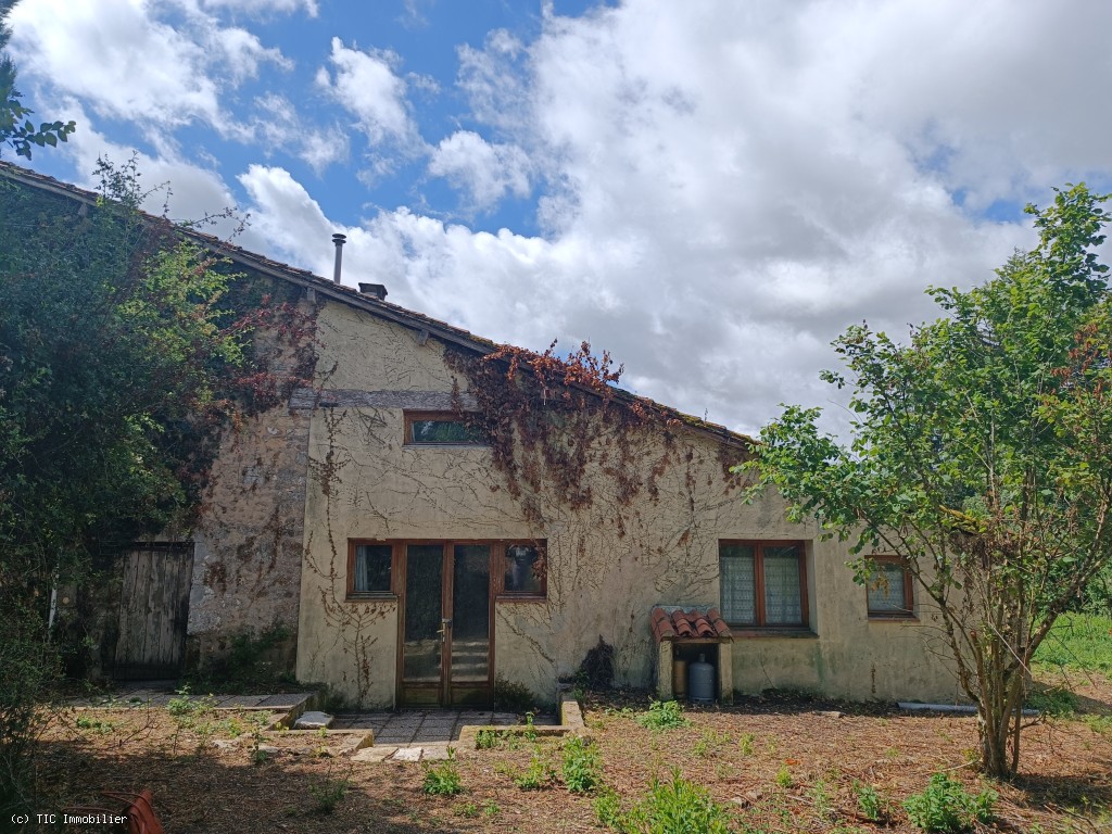 2 bedroom House in Nanteuil-En-Vallee, Nanteuil-En-Vallée, France – r7557