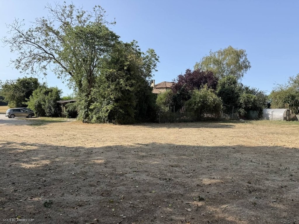 4 bedroom House in Ruffec, France – r7419