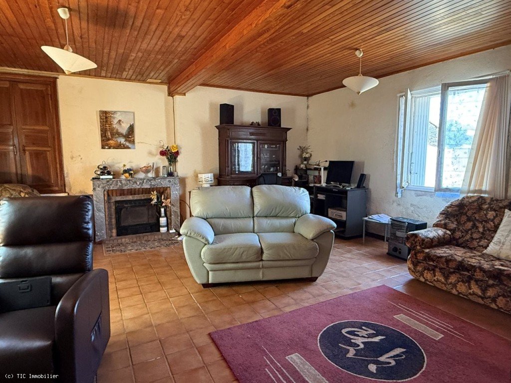4 bedroom House in Villefagnan, France – r7342