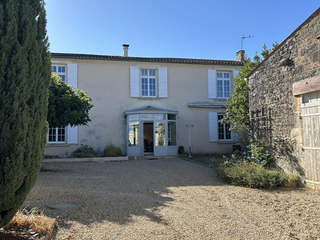 4 bedroom maison de maitre in Bignay, Charente-Maritime, France