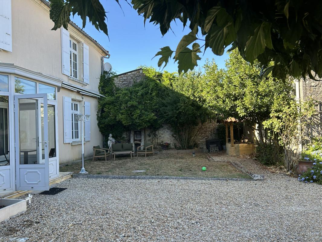 4 bedroom maison de maitre in Bignay, Charente-Maritime, France