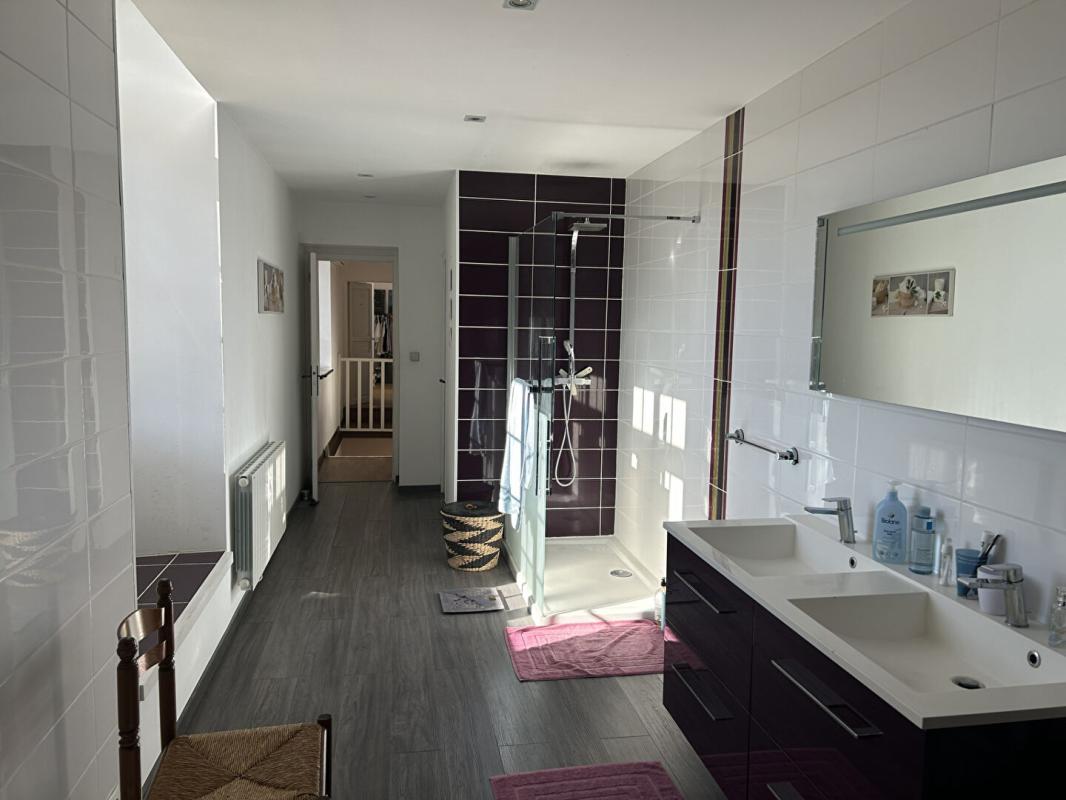 4 bedroom maison de maitre in Bignay, Charente-Maritime, France