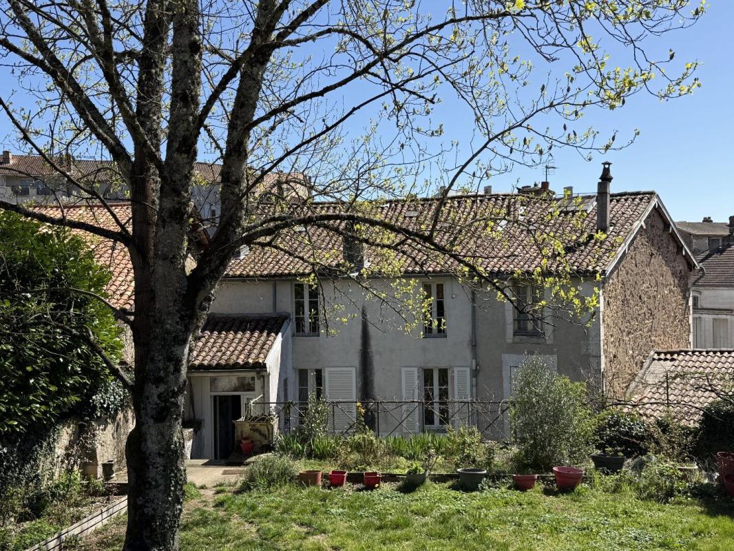 7 bedroom maison in Nontron, Dordogne, France