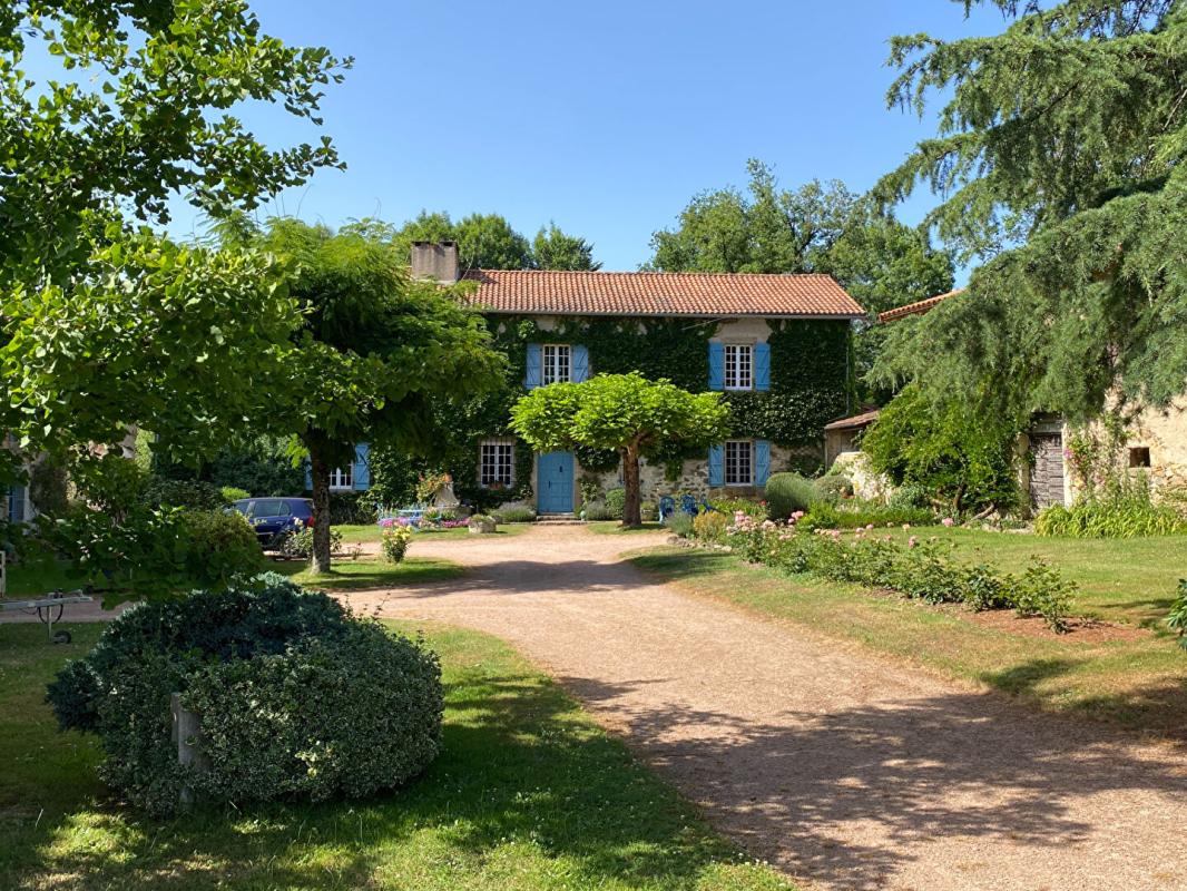 4 bedroom maison de campagne in Busserolles, Dordogne, France