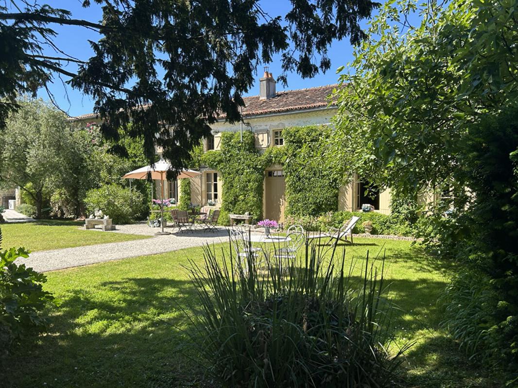 2 bedroom maison de village in Saint Pierre De Juillers, Charente-Maritime, France
