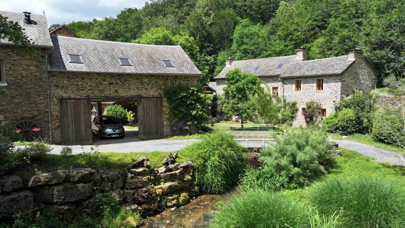 5 bedroom moulin in Salmiech, Aveyron, France