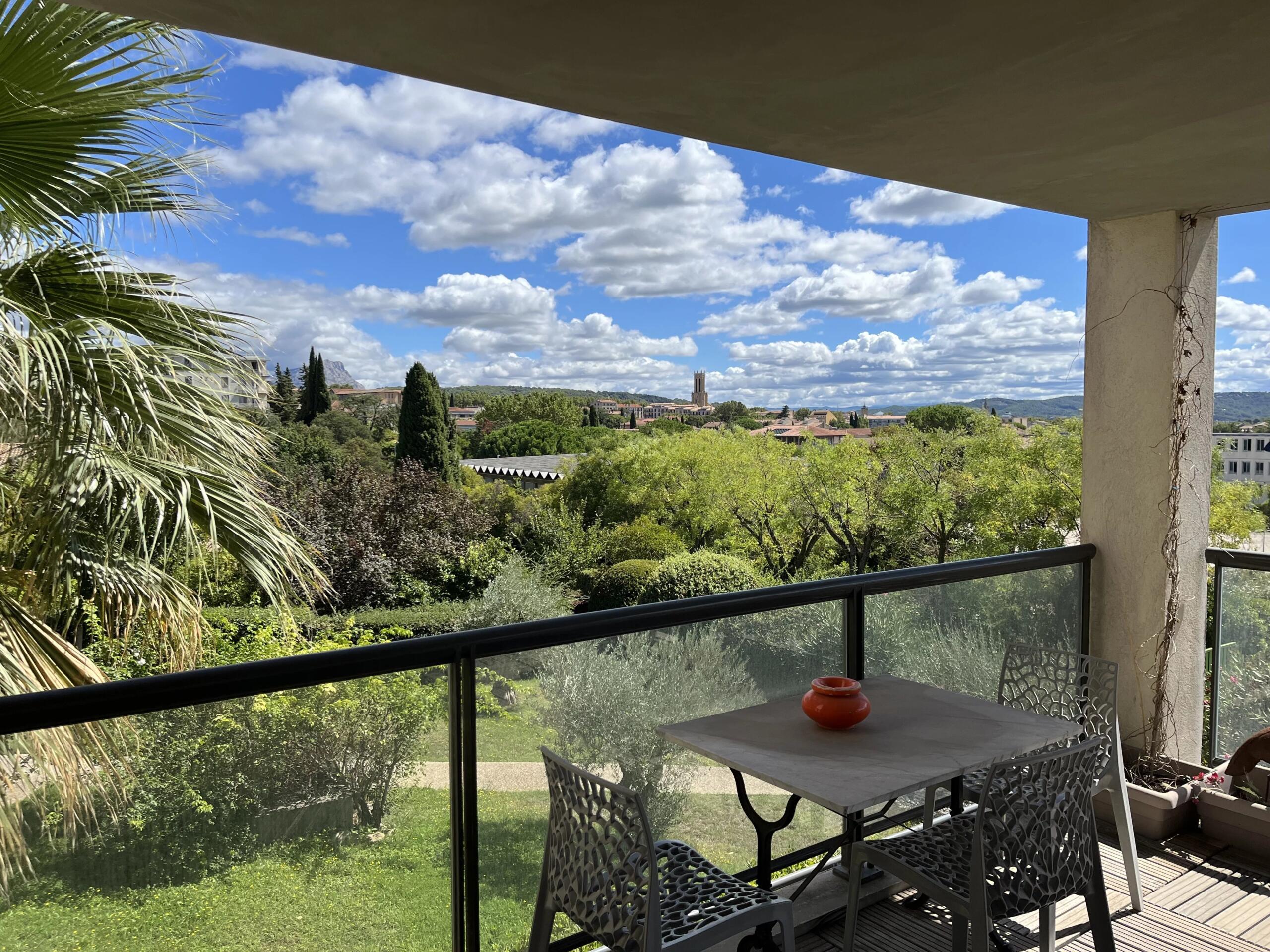 Aix-en-Provence – Beautiful 2-Bedroom Apartment with Panoramic Views, Terrace, Garage & Parking, Provence-Alpes-Côte d’Azur – France – BVI81708