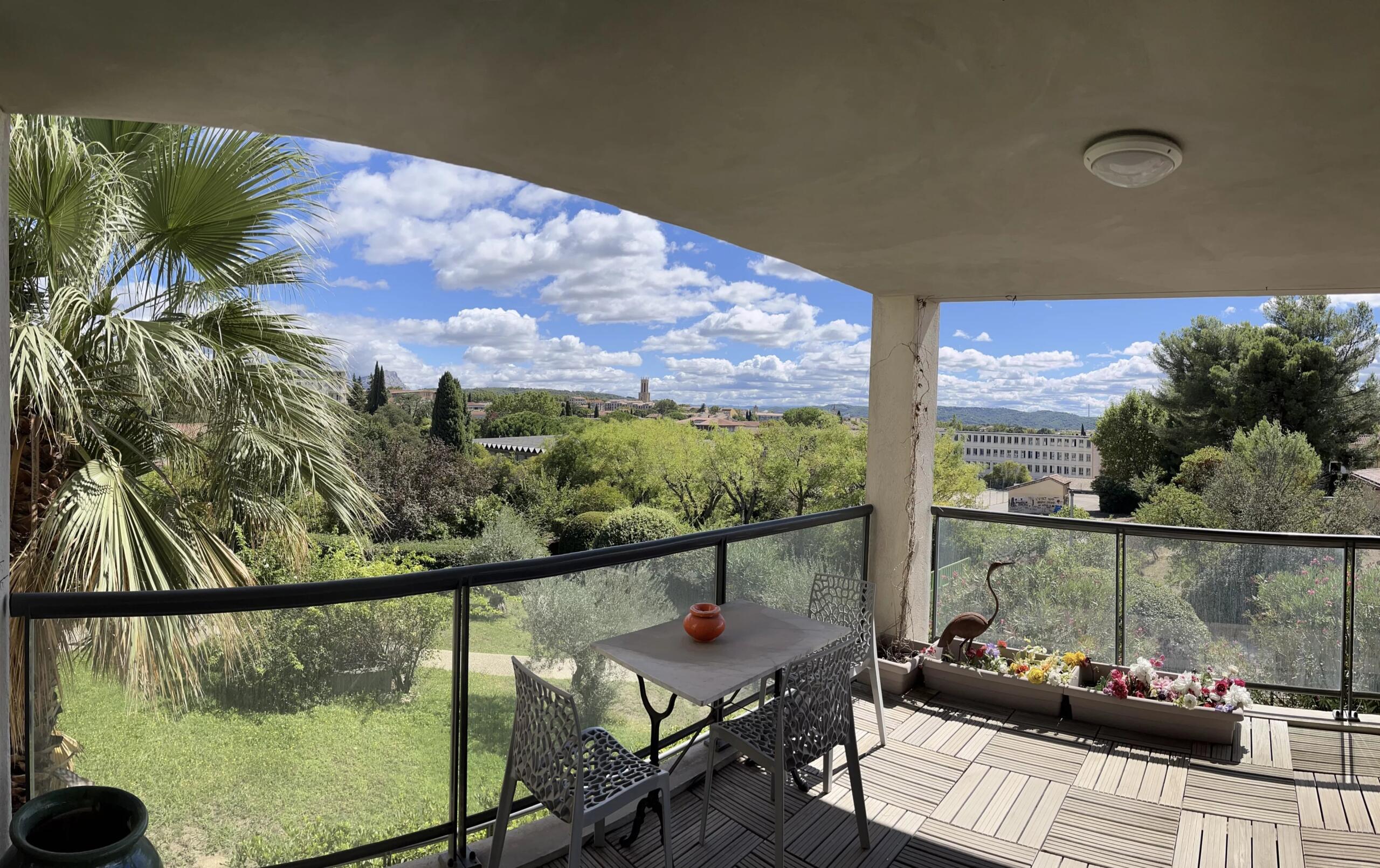 Aix-en-Provence – Beautiful 2-Bedroom Apartment with Panoramic Views, Terrace, Garage & Parking, Provence-Alpes-Côte d’Azur – France – BVI81708