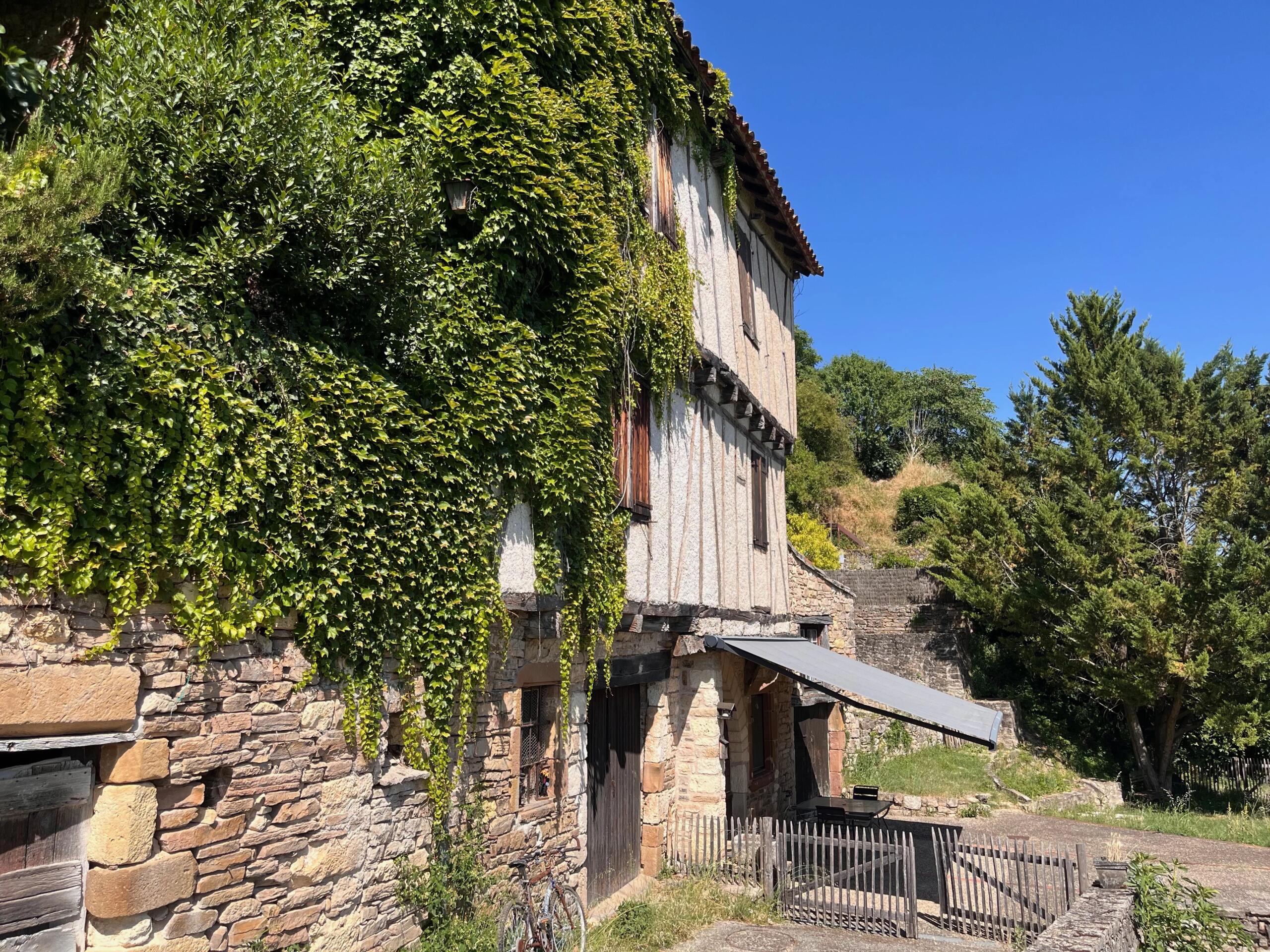 Two houses for the price of one — in a stunning village, Midi-Pyrénées – France – BVI80106
