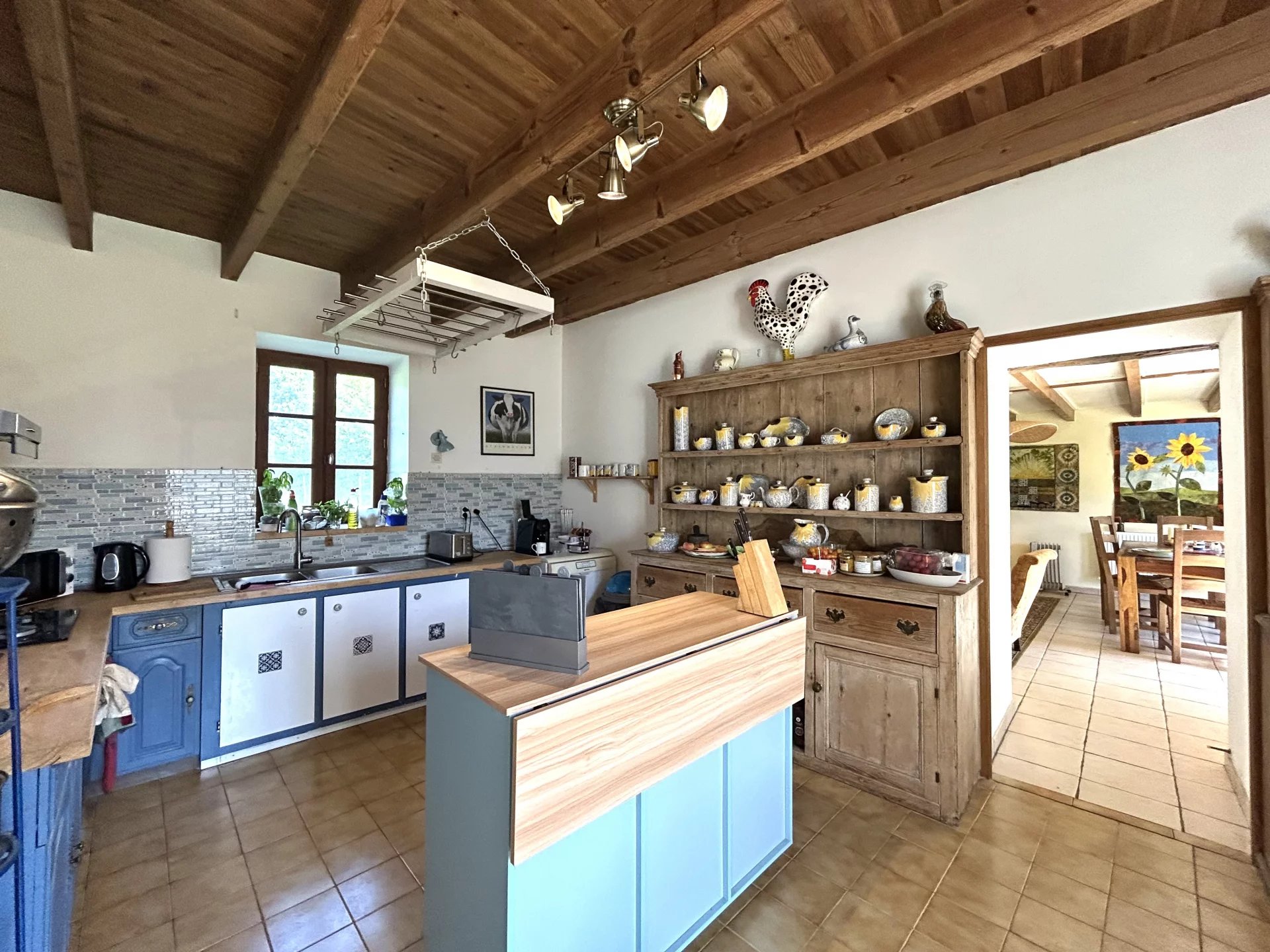 Pretty 3 bedroom cottage with large garden and barn close to Civray, Poitou-Charentes – France – BVI83229