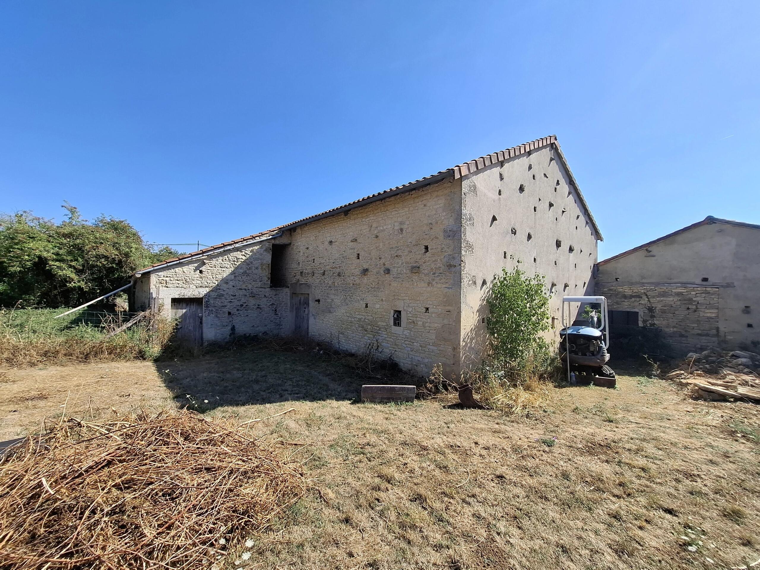 Large barn, ready for conversion, Poitou-Charentes – France – BVI86722