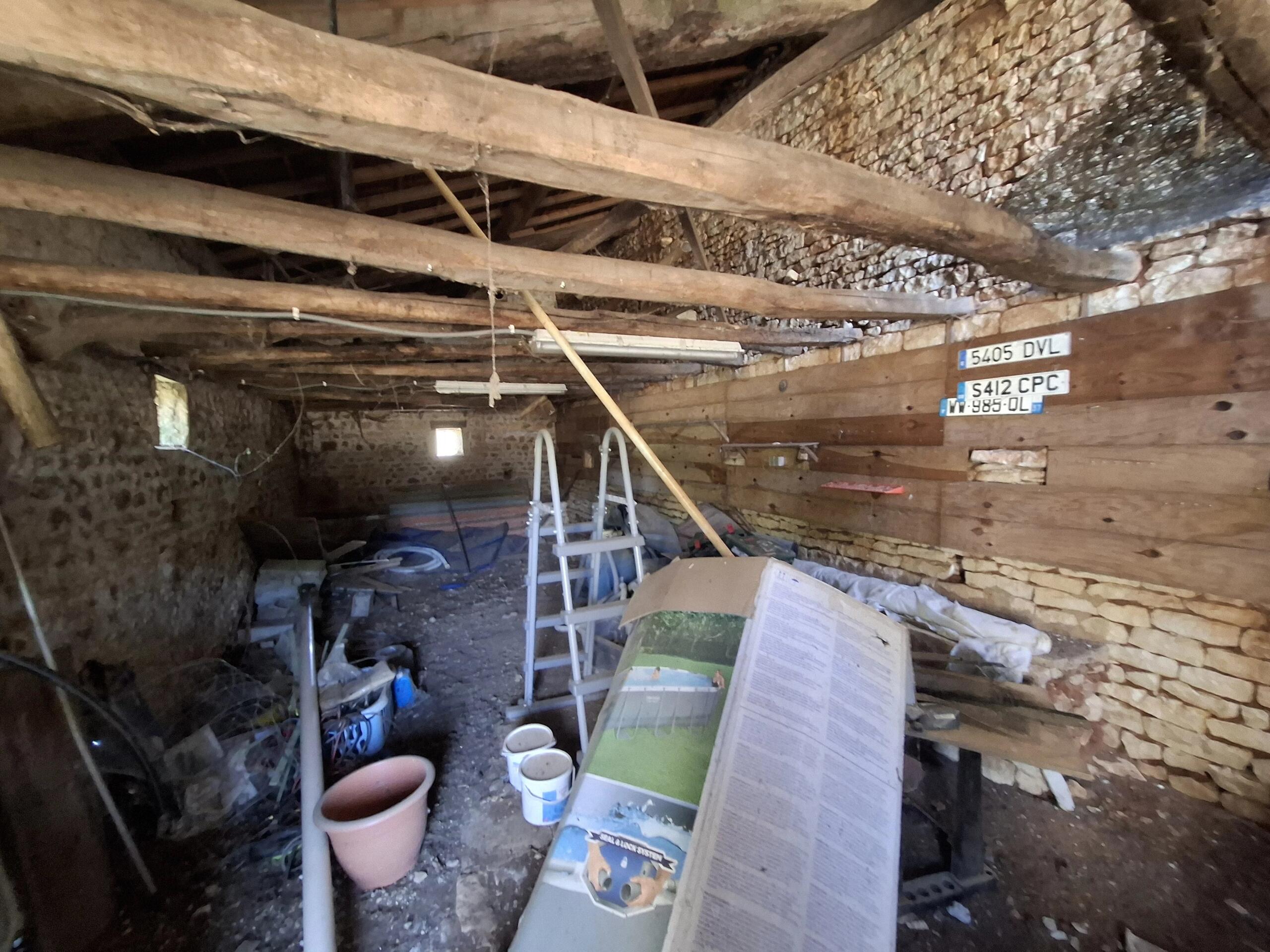 Large barn, ready for conversion, Poitou-Charentes – France – BVI86722