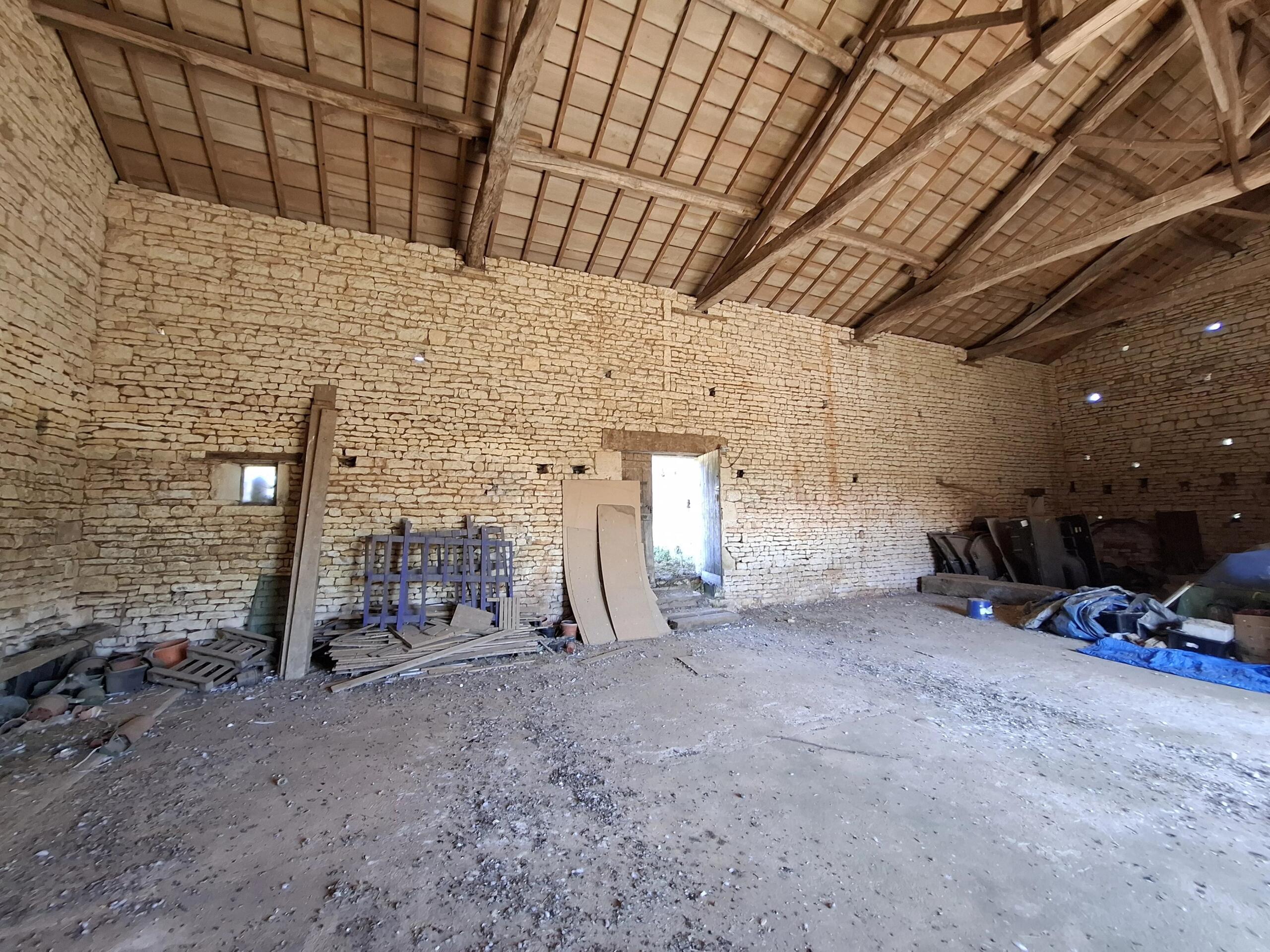 Large barn, ready for conversion, Poitou-Charentes – France – BVI86722