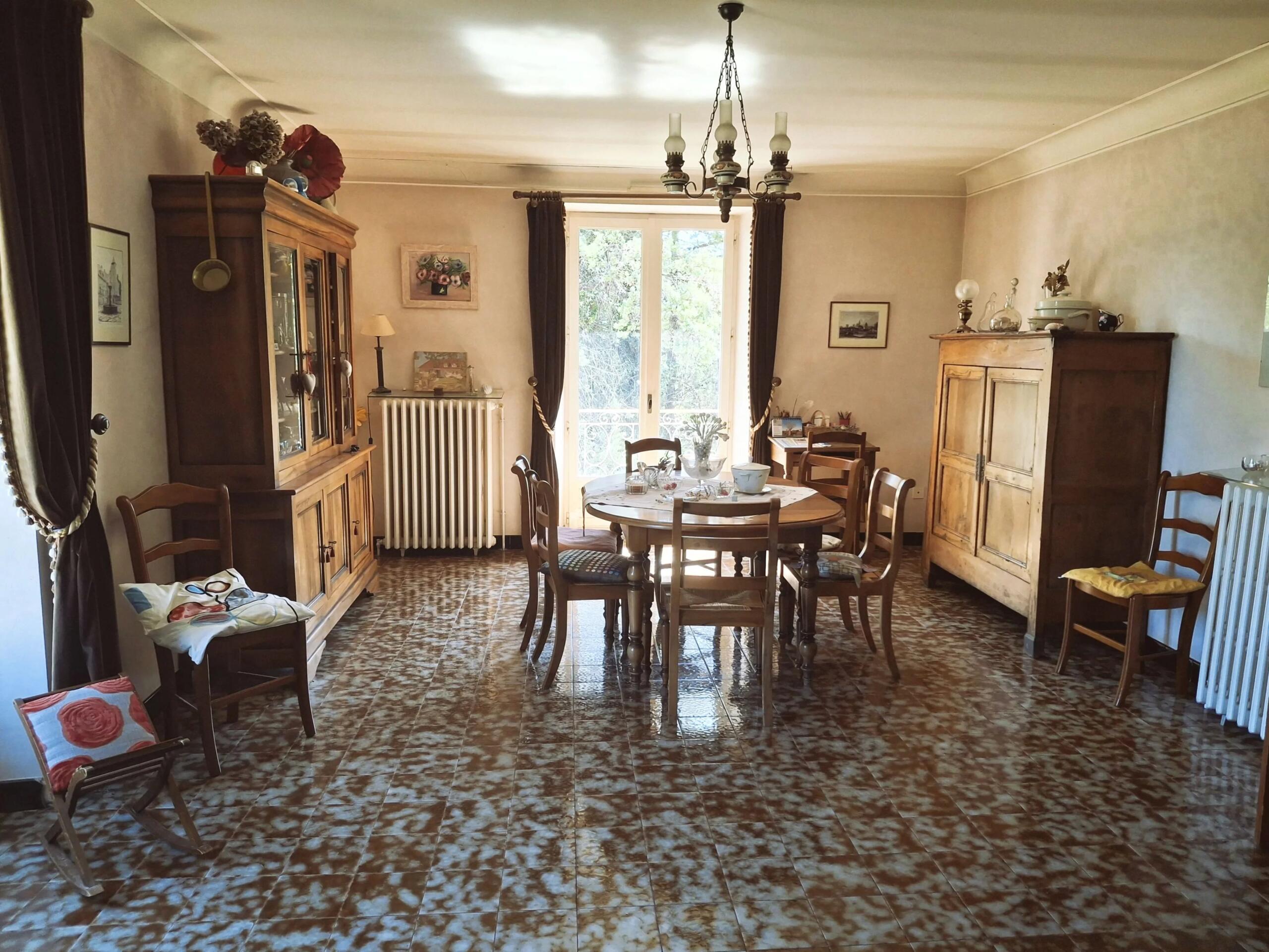 Spacious family home with 2 hectares of land, extensive outbuildings and beautiful countryside views, Midi-Pyrénées – France – BVI86459
