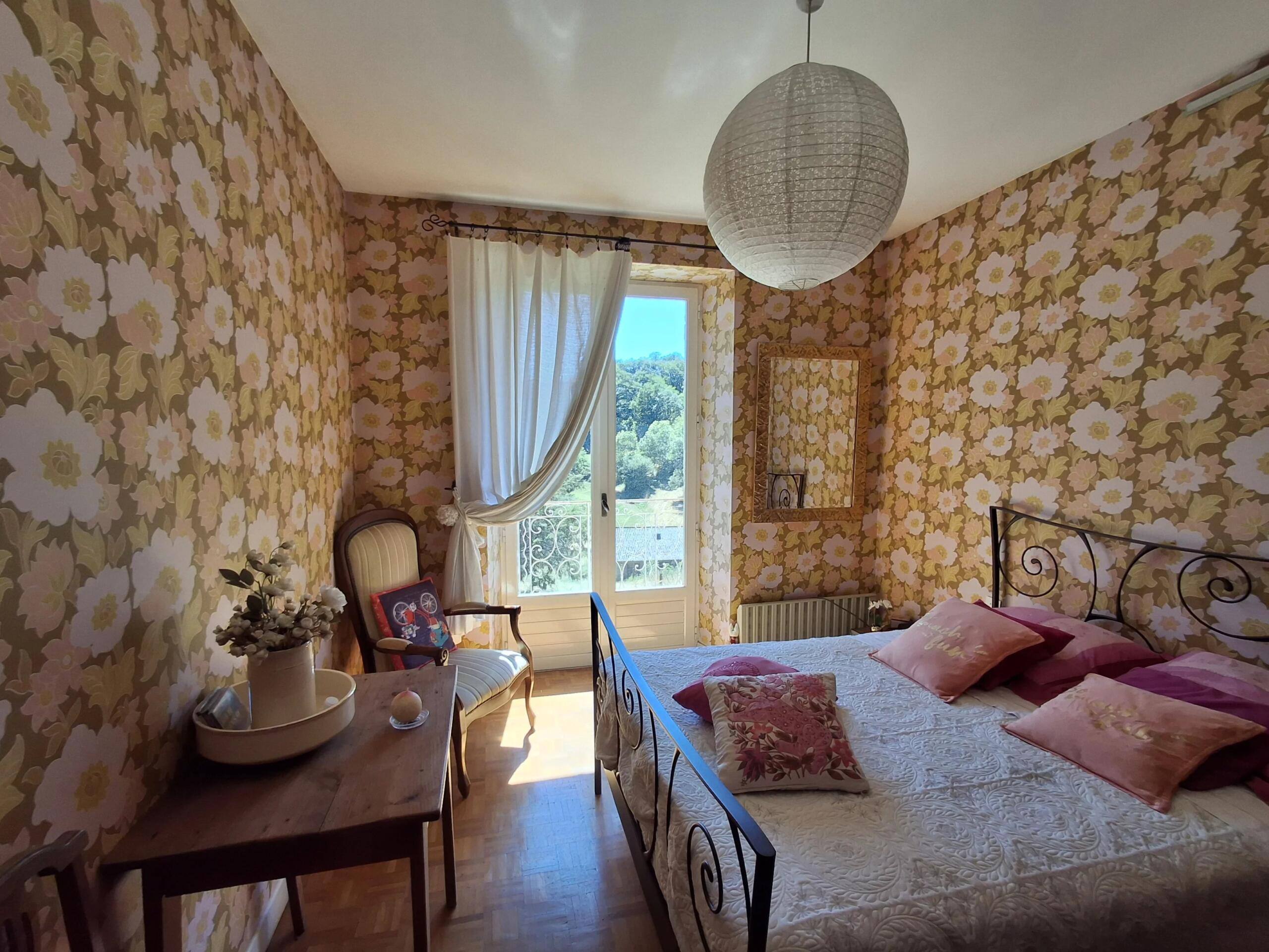 Spacious family home with 2 hectares of land, extensive outbuildings and beautiful countryside views, Midi-Pyrénées – France – BVI86459